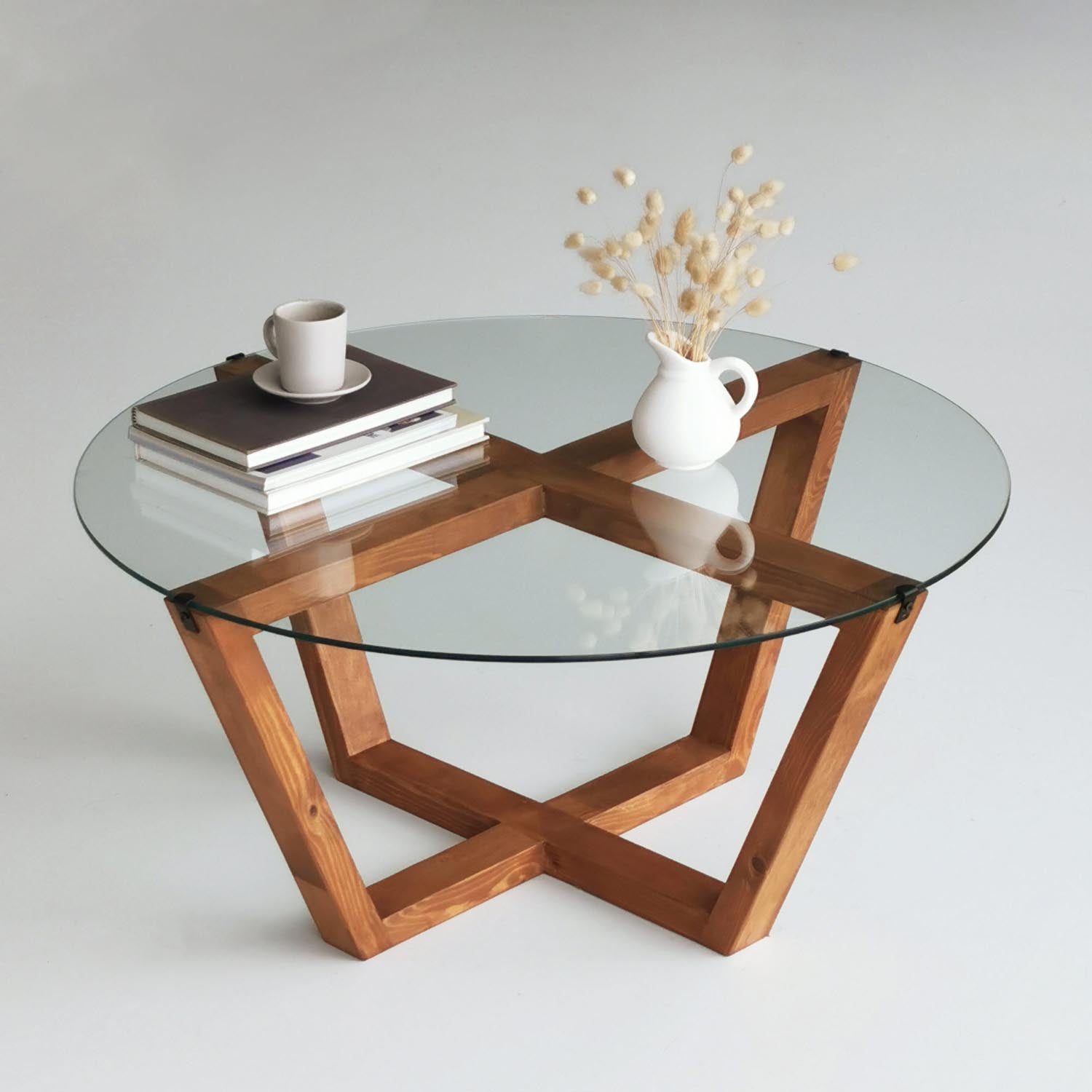 Lotus in Holz präsentiert im Onlineshop von KAQTU Design AG. Beistelltisch ist von Hanah Home