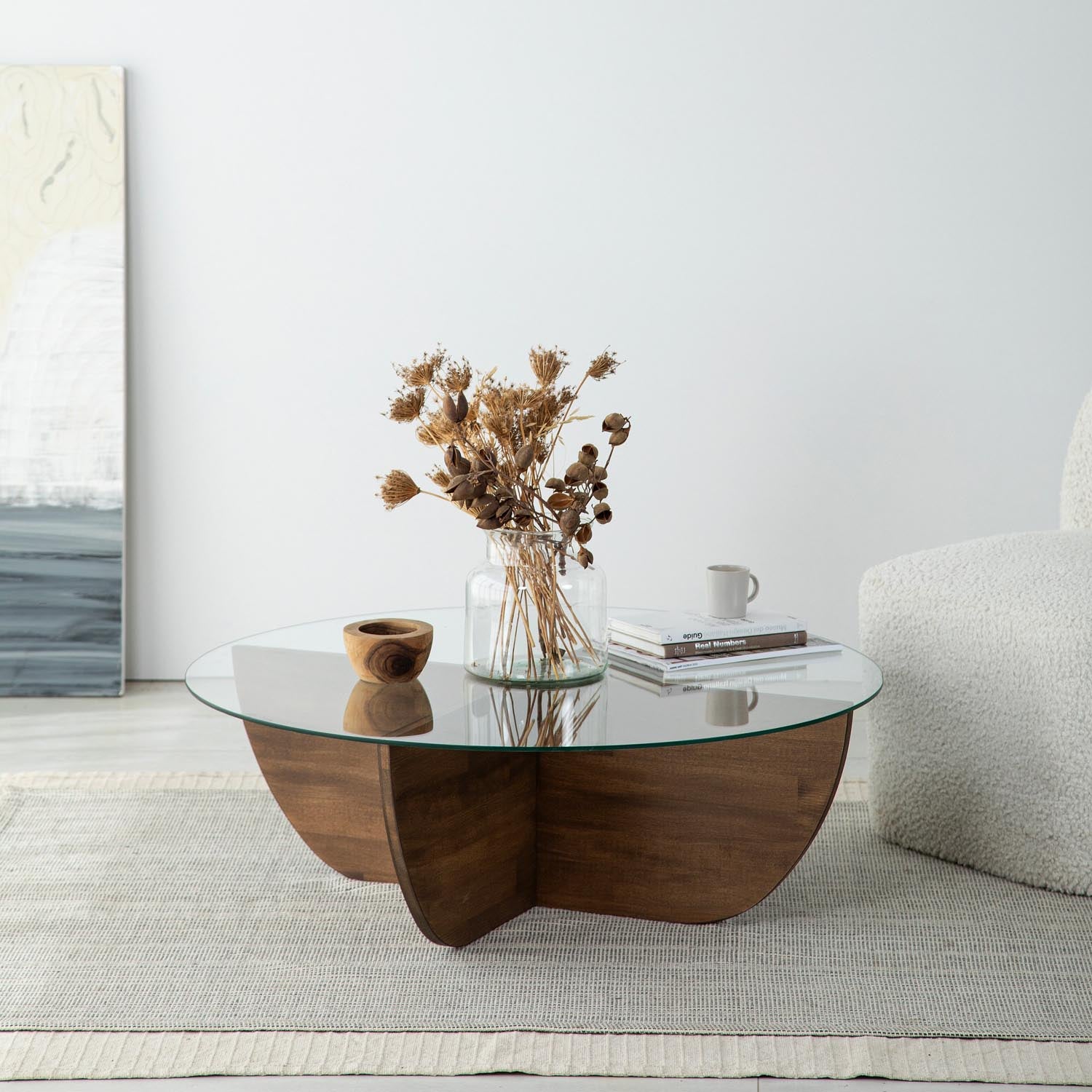 Lily Wood - Walnut in Walnuss präsentiert im Onlineshop von KAQTU Design AG. Beistelltisch ist von Hanah Home