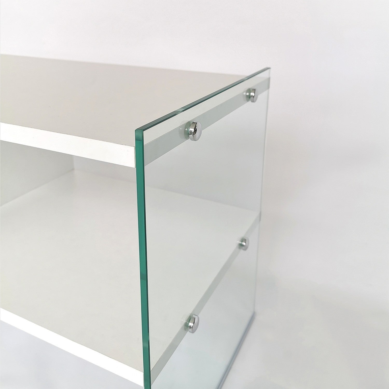 TV400 in Weiss präsentiert im Onlineshop von KAQTU Design AG. Sideboard ist von Hanah Home