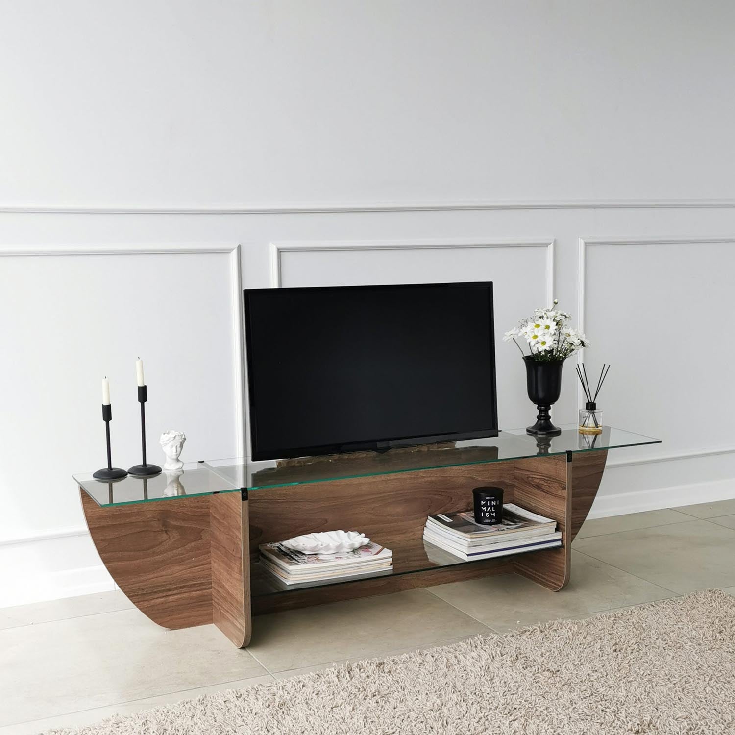Lily TV - Walnut in Walnuss präsentiert im Onlineshop von KAQTU Design AG. Sideboard ist von Hanah Home