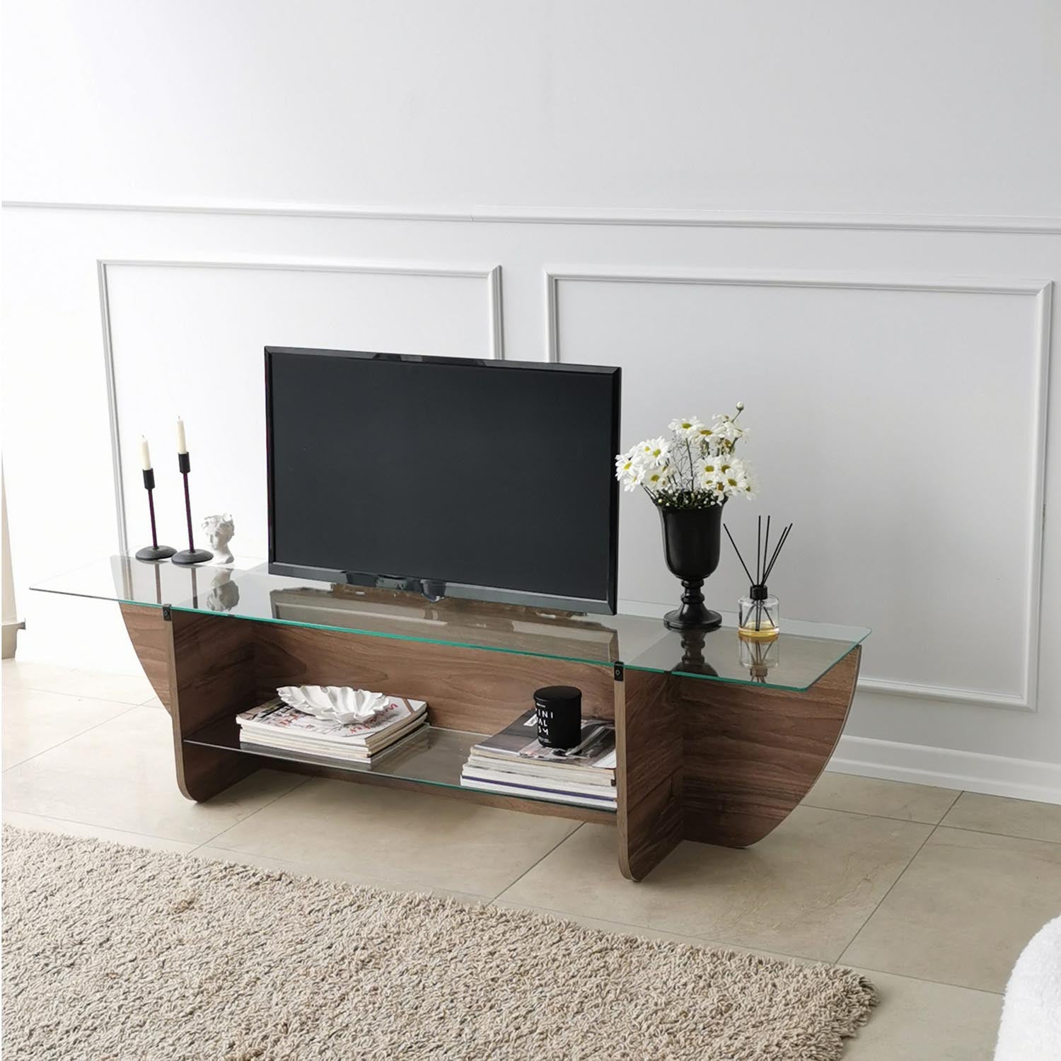 Lily TV - Walnut in Walnuss präsentiert im Onlineshop von KAQTU Design AG. Sideboard ist von Hanah Home