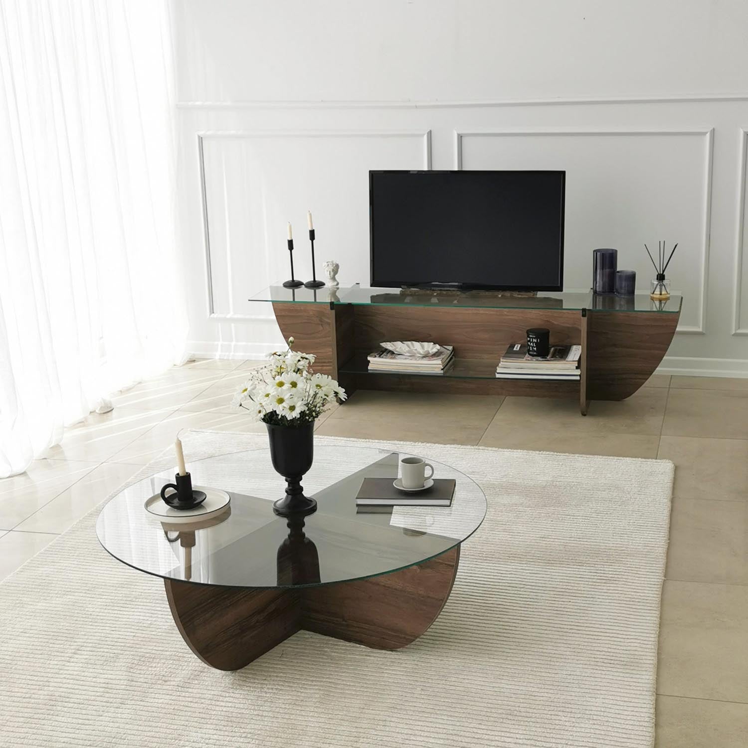 Lily TV - Walnut in Walnuss präsentiert im Onlineshop von KAQTU Design AG. Sideboard ist von Hanah Home