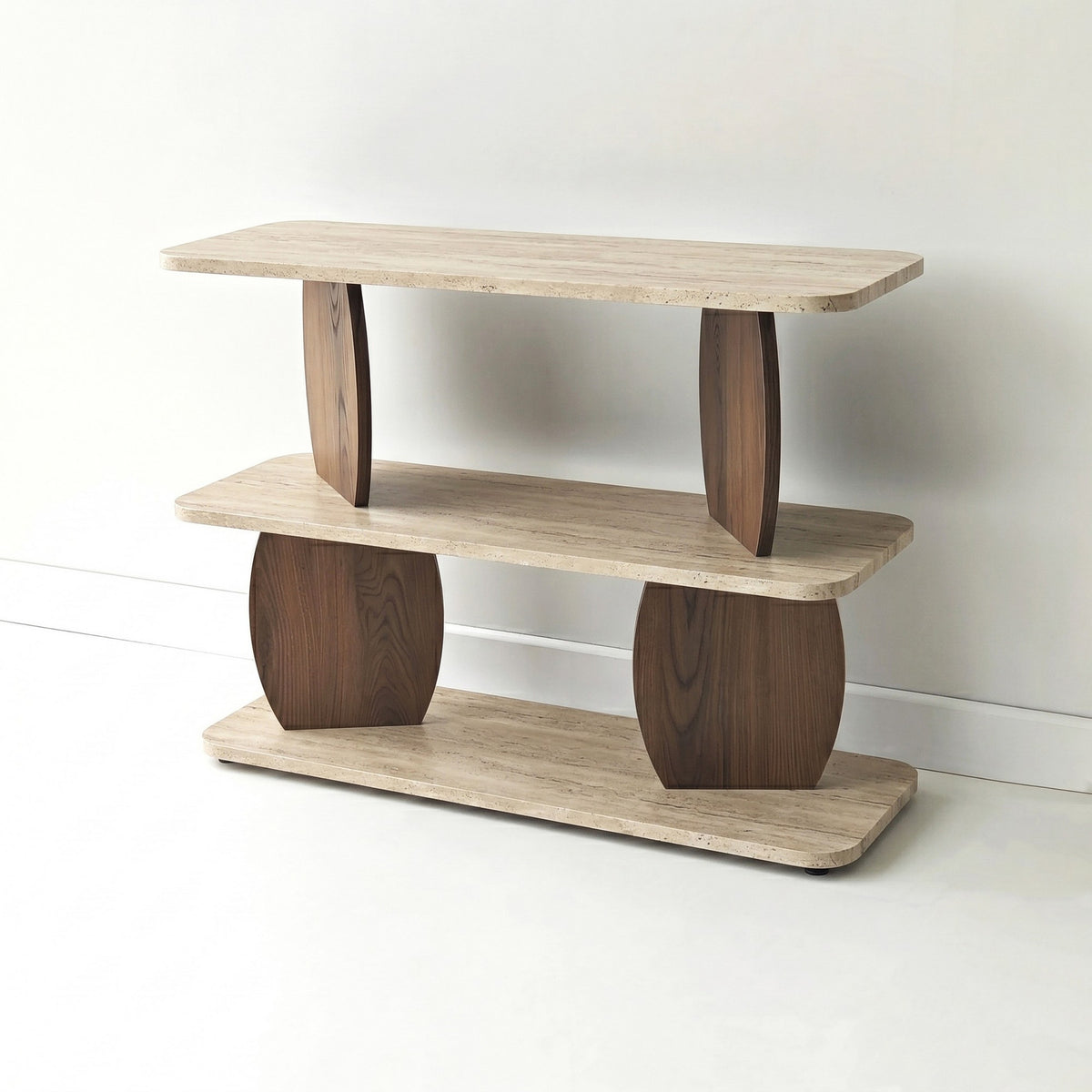 Beistelltisch mit Tischplatte in Travertin-Optik und Gestell in Walnuss-Optik, rechteckige Form, Masse 90 x 30 x 70 cm.