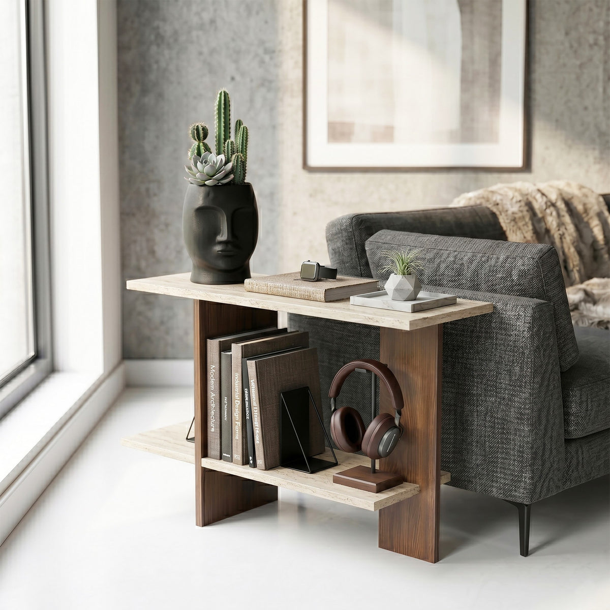 Beistelltisch mit rechteckiger Platte in Travertin-Optik und Nussbaum-Gestell, Melamin-Spanplatte, Masse 80 x 30 x 55 cm.