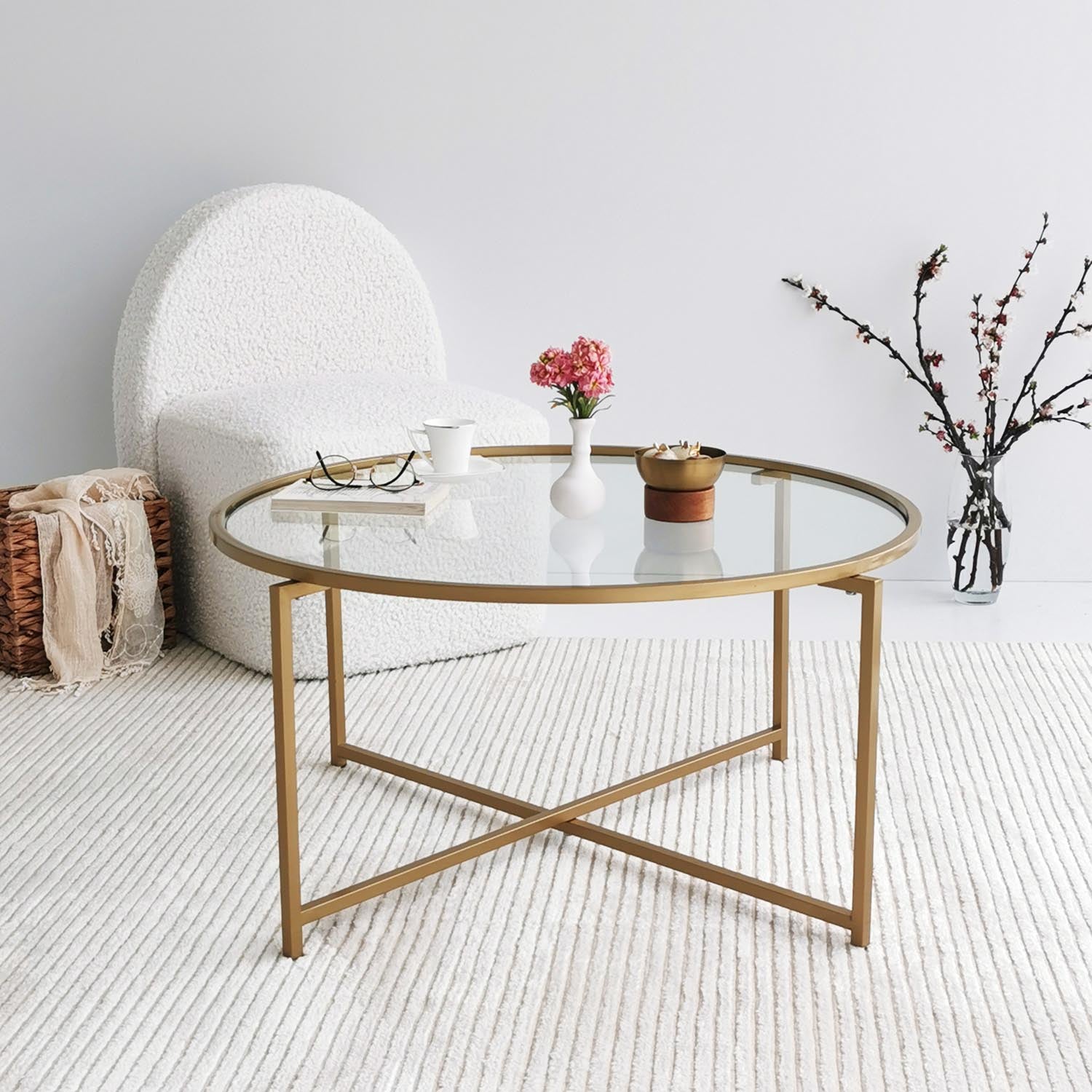 Gold Sun S404 in Gold präsentiert im Onlineshop von KAQTU Design AG. Beistelltisch ist von Hanah Home