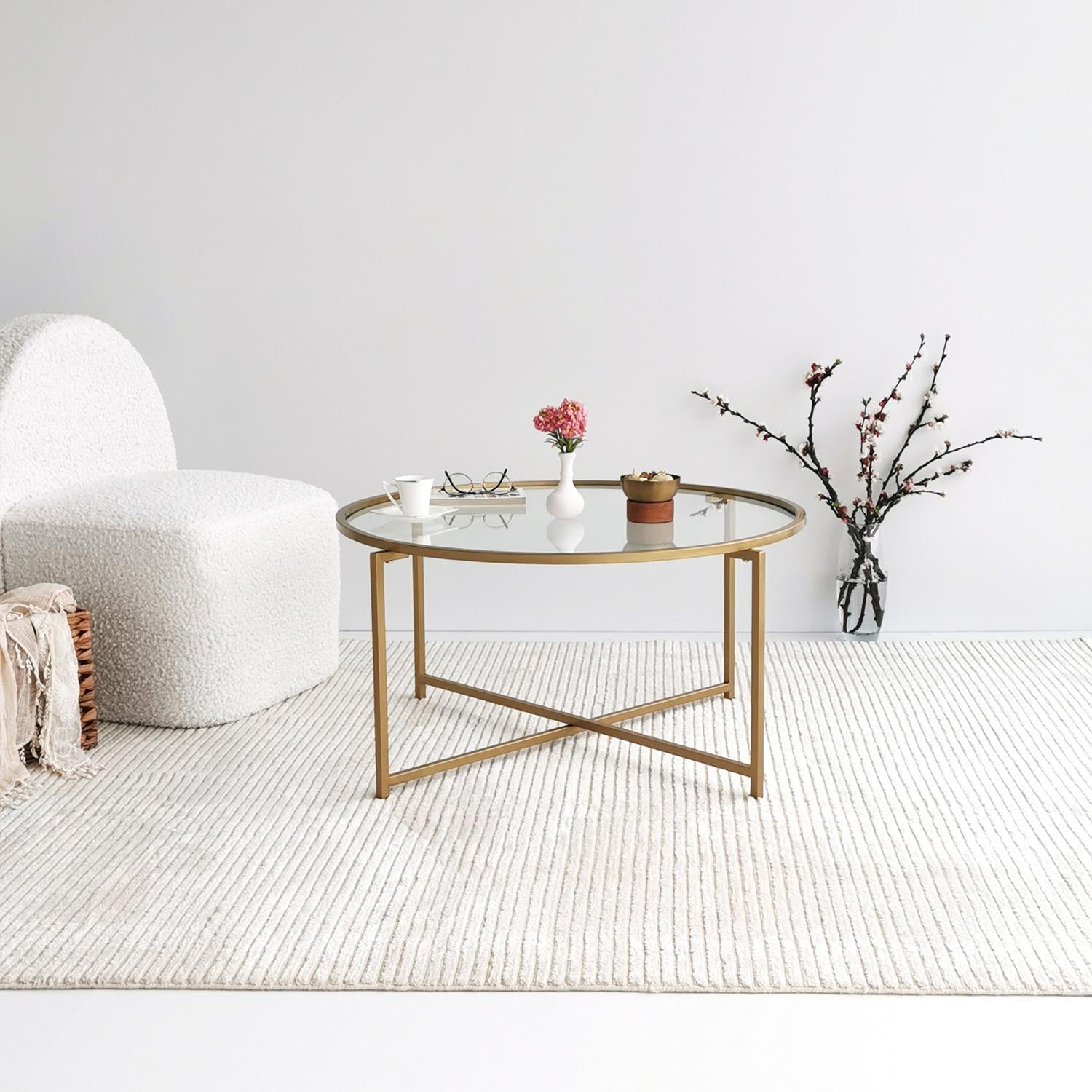 Gold Sun S404 in Gold präsentiert im Onlineshop von KAQTU Design AG. Beistelltisch ist von Hanah Home