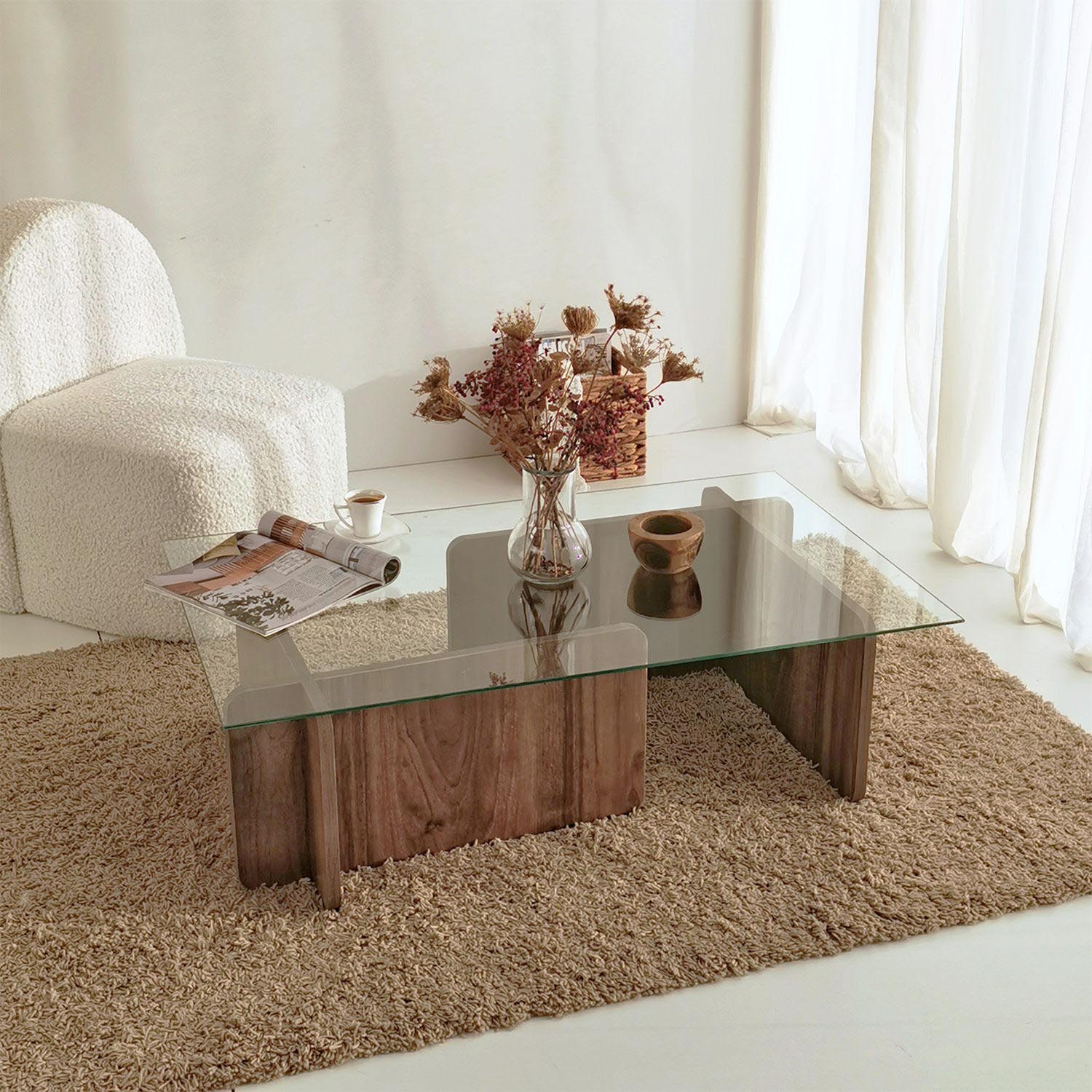 Escape in Walnuss präsentiert im Onlineshop von KAQTU Design AG. Beistelltisch ist von Hanah Home