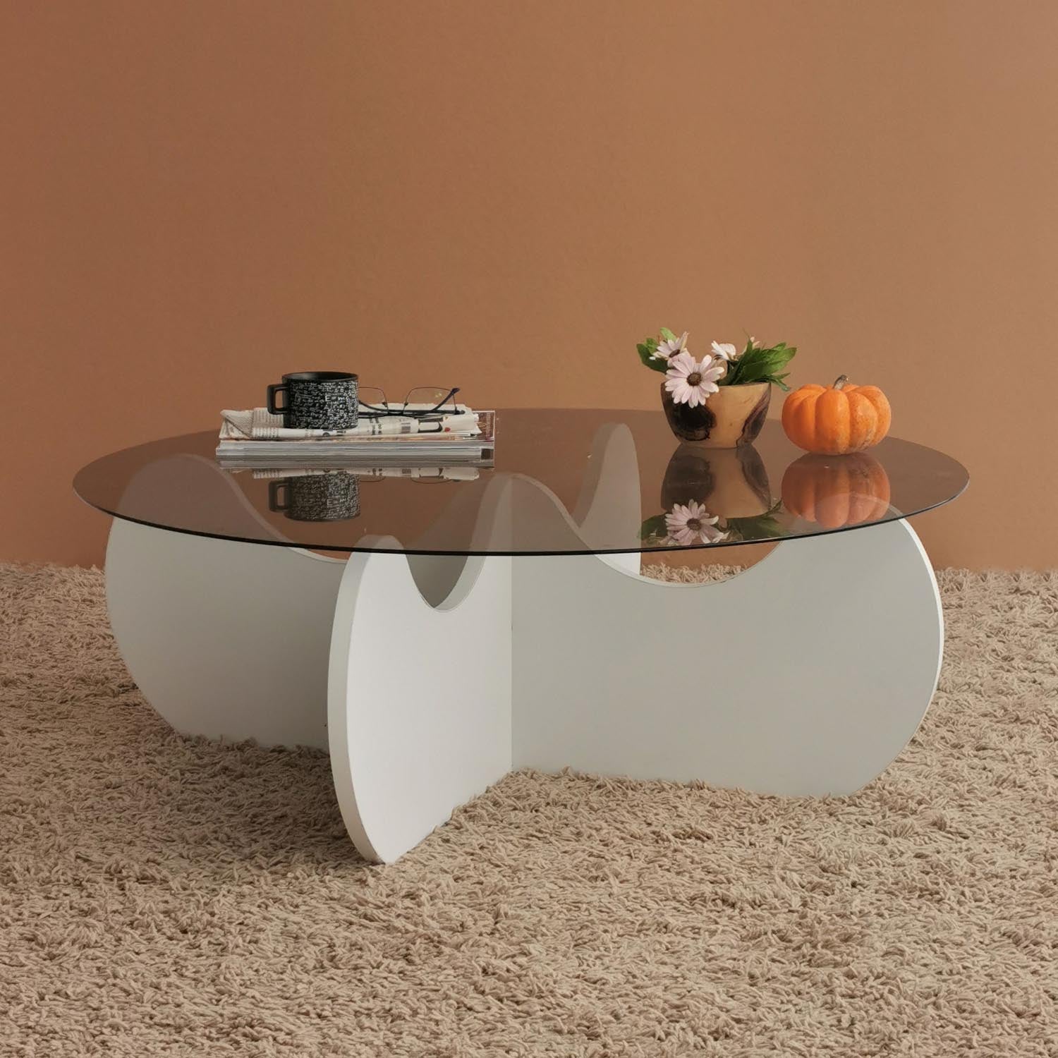 Himalayas in Weiss präsentiert im Onlineshop von KAQTU Design AG. Beistelltisch ist von Hanah Home