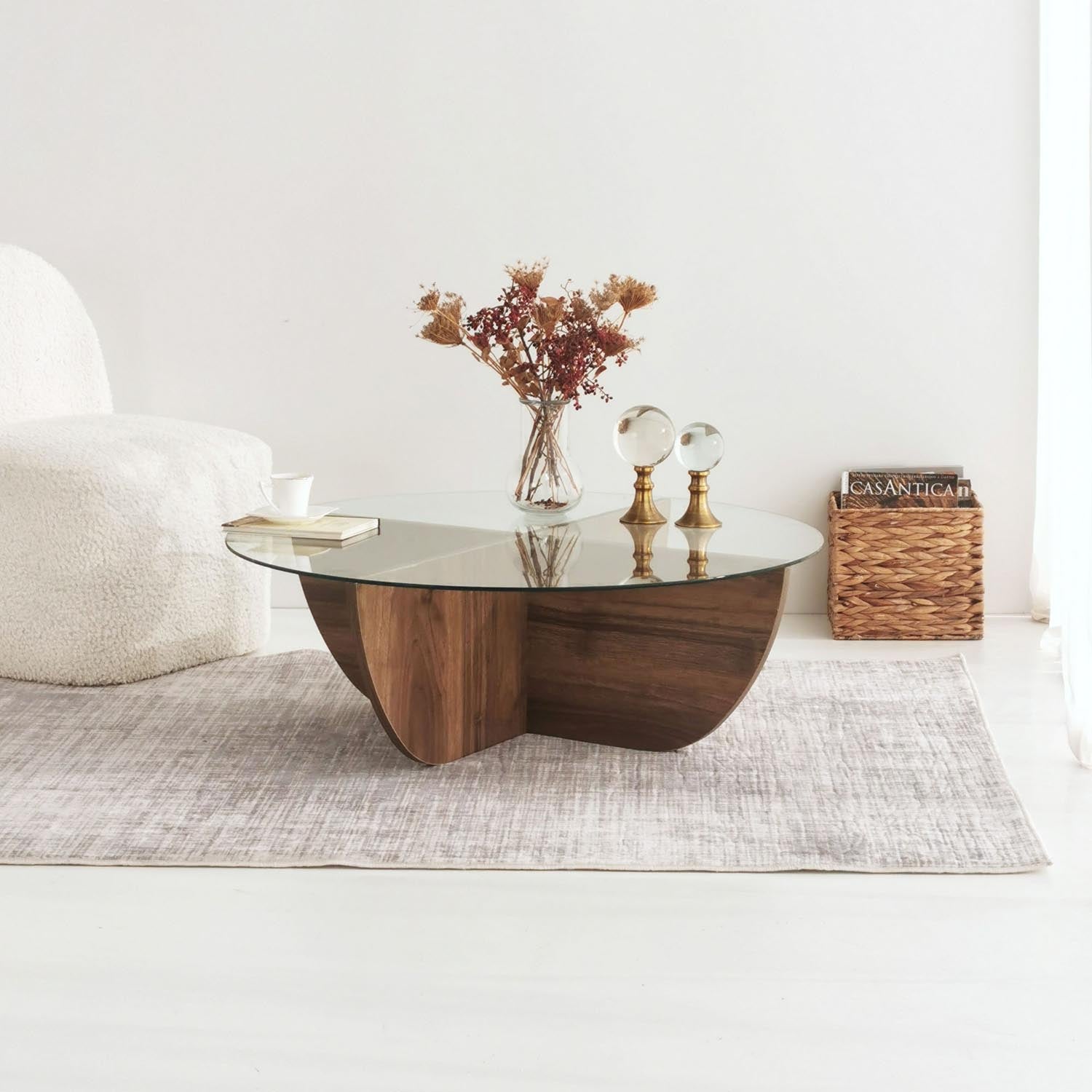 Lily - Walnut in Walnuss präsentiert im Onlineshop von KAQTU Design AG. Beistelltisch ist von Hanah Home