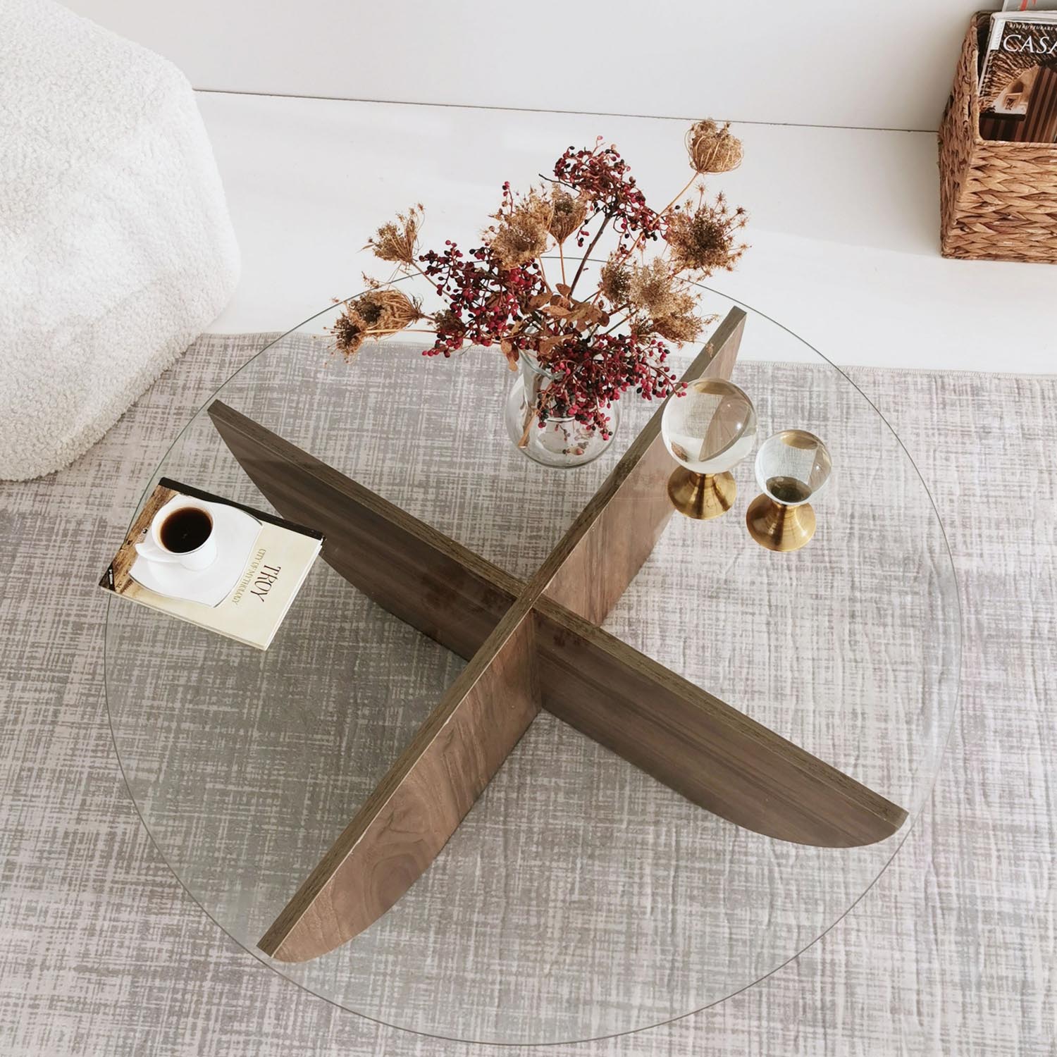 Lily - Walnut in Walnuss präsentiert im Onlineshop von KAQTU Design AG. Beistelltisch ist von Hanah Home