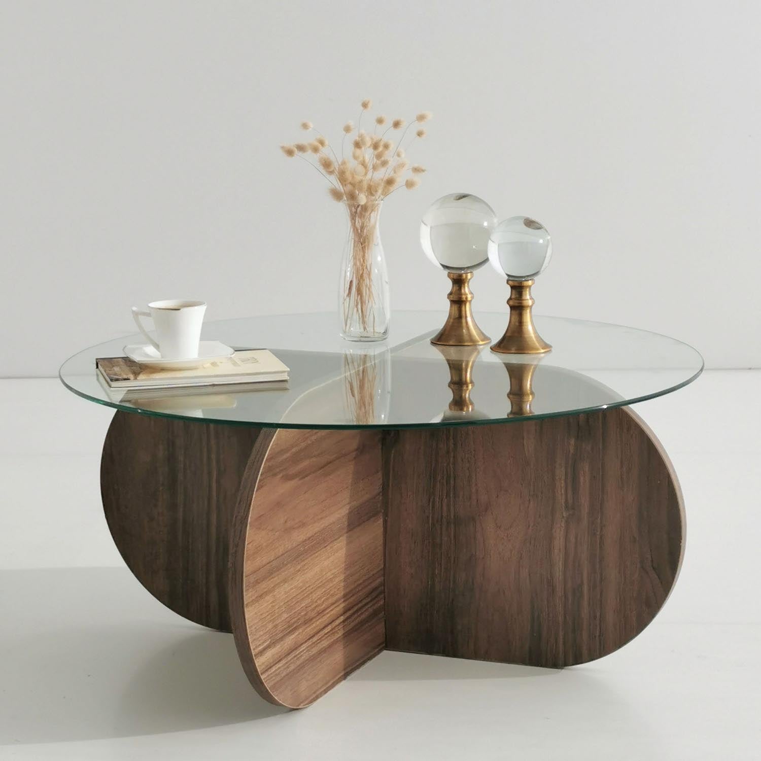 Bubble - Walnut in Walnuss präsentiert im Onlineshop von KAQTU Design AG. Beistelltisch ist von Hanah Home