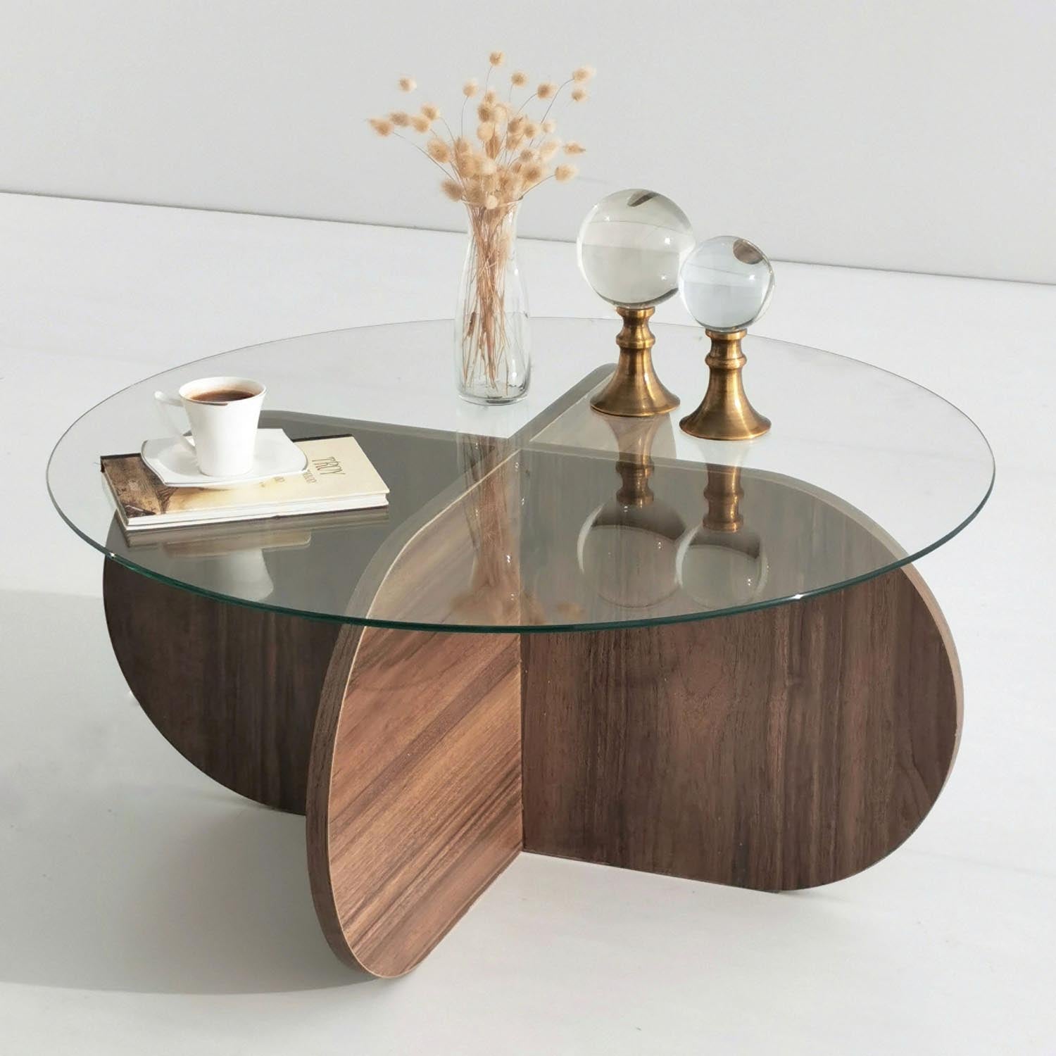 Bubble - Walnut in Walnuss präsentiert im Onlineshop von KAQTU Design AG. Beistelltisch ist von Hanah Home