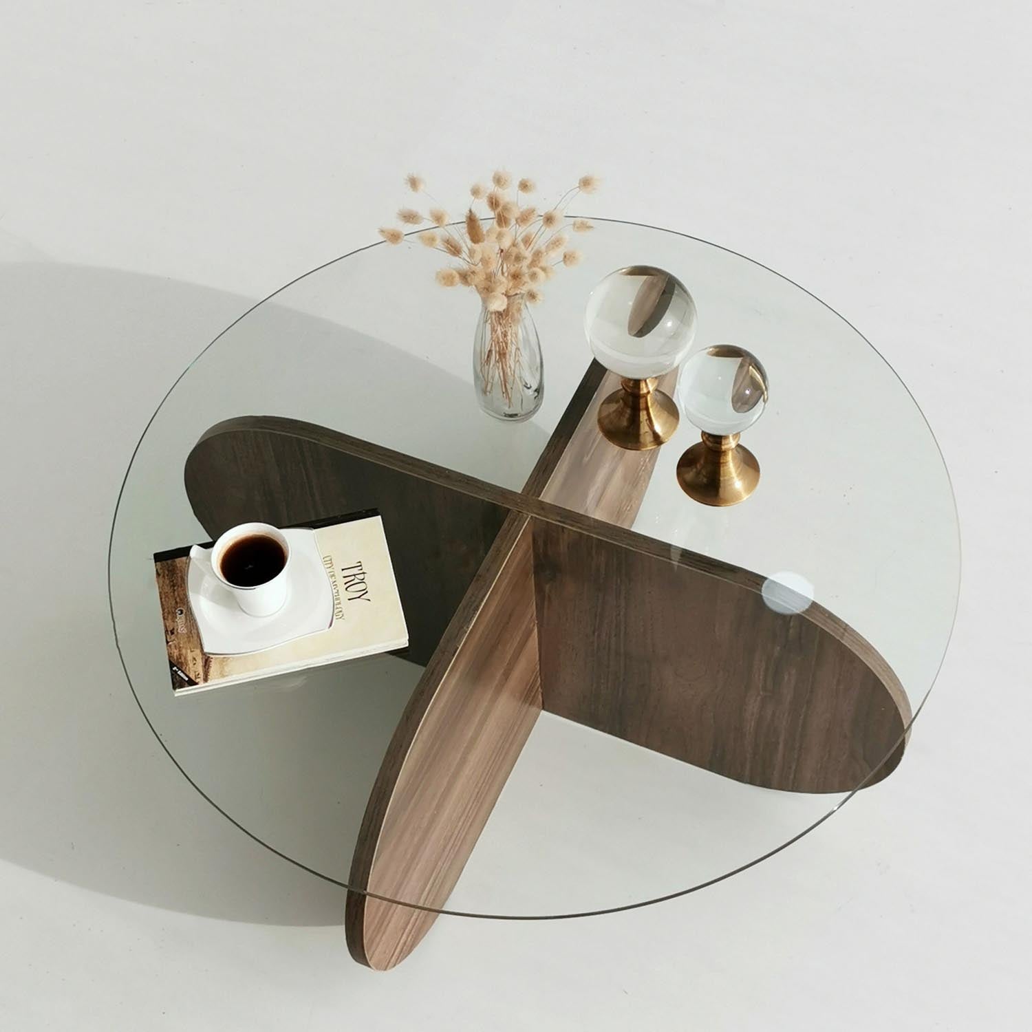 Bubble - Walnut in Walnuss präsentiert im Onlineshop von KAQTU Design AG. Beistelltisch ist von Hanah Home