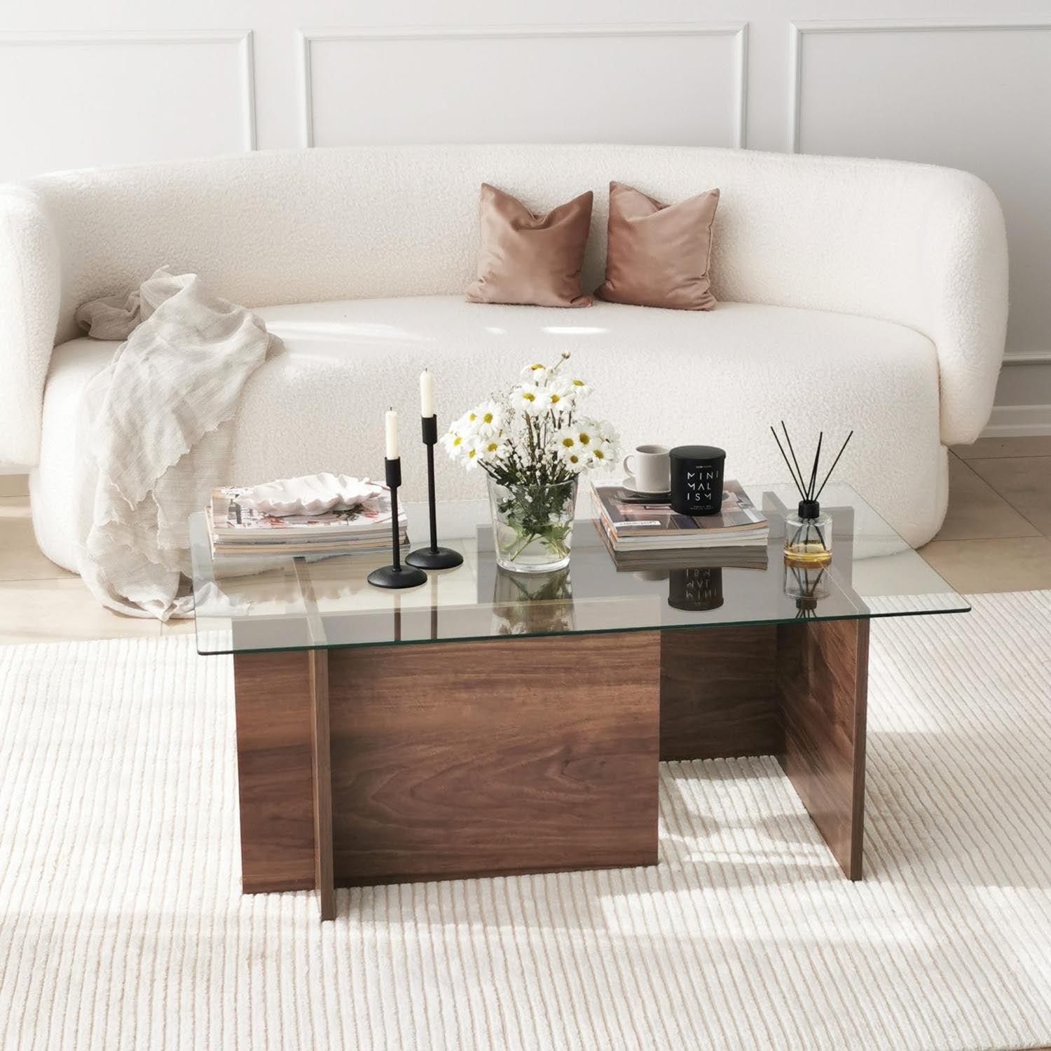 New Escape - Walnut in Walnuss präsentiert im Onlineshop von KAQTU Design AG. Beistelltisch ist von Hanah Home