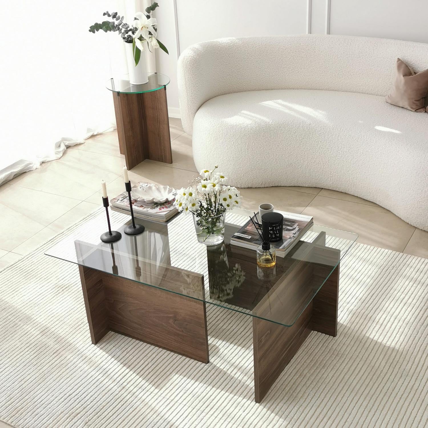 New Escape - Walnut in Walnuss präsentiert im Onlineshop von KAQTU Design AG. Beistelltisch ist von Hanah Home
