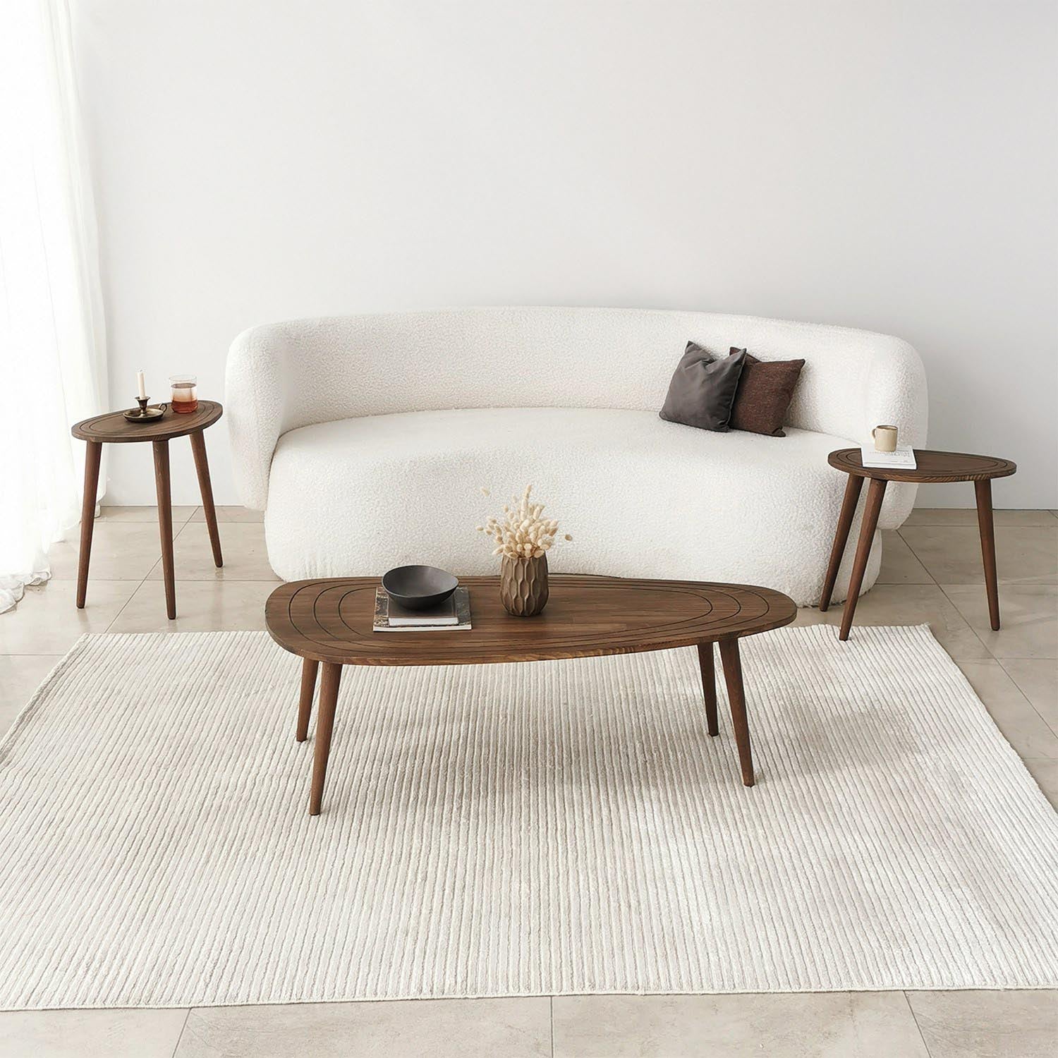 Sweet - Walnut in Walnuss präsentiert im Onlineshop von KAQTU Design AG. Beistelltisch ist von Hanah Home