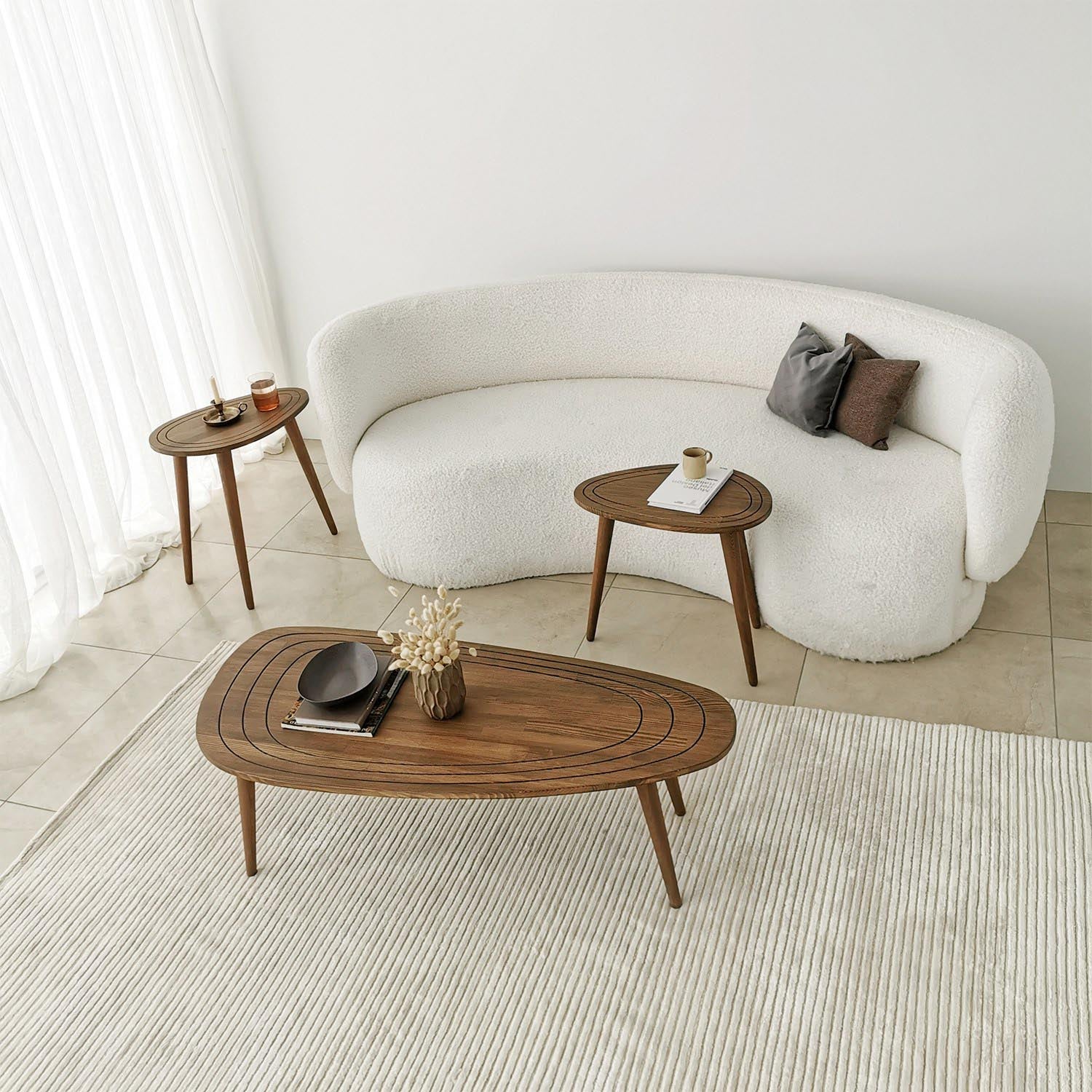 Sweet - Walnut in Walnuss präsentiert im Onlineshop von KAQTU Design AG. Beistelltisch ist von Hanah Home