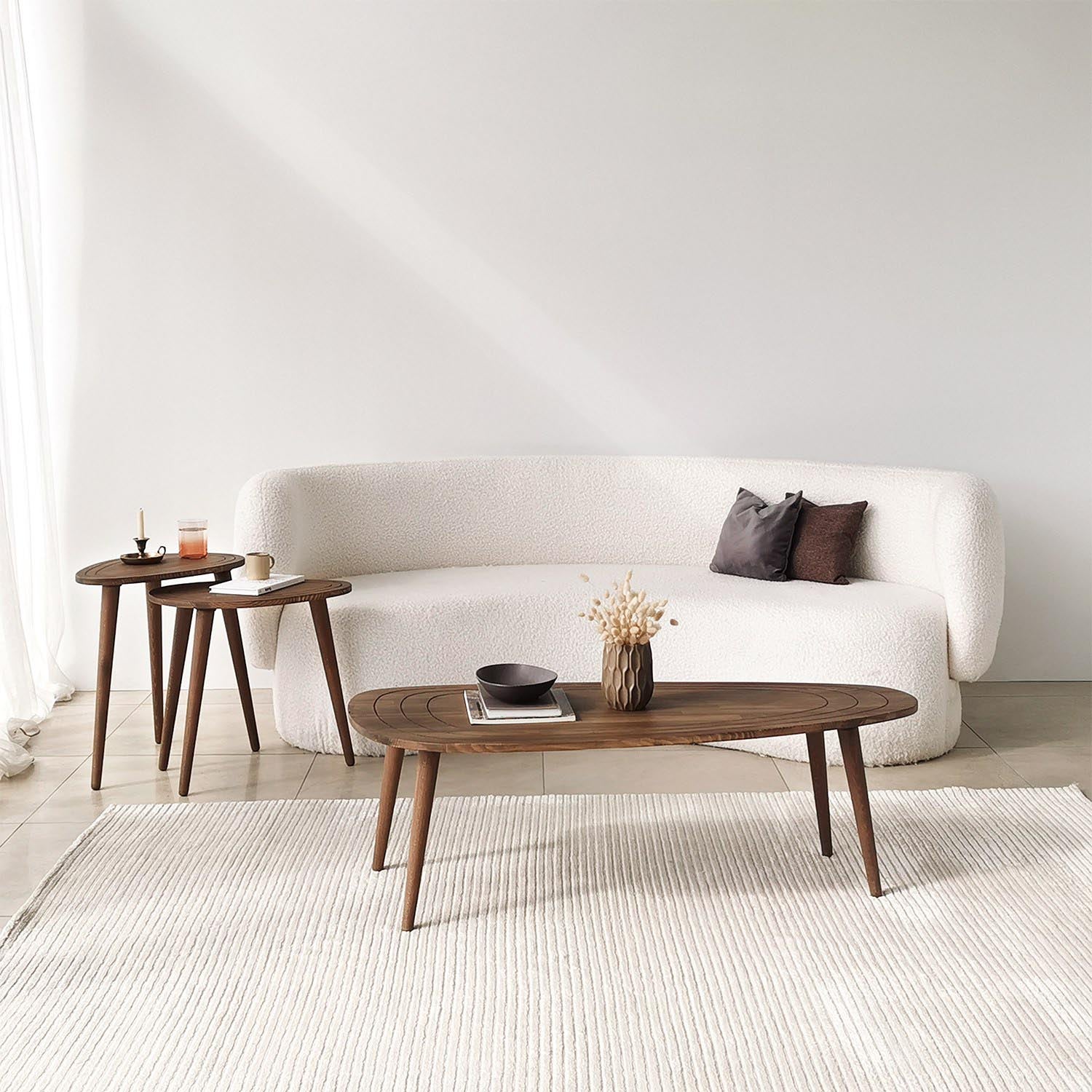 Sweet - Walnut in Walnuss präsentiert im Onlineshop von KAQTU Design AG. Beistelltisch ist von Hanah Home