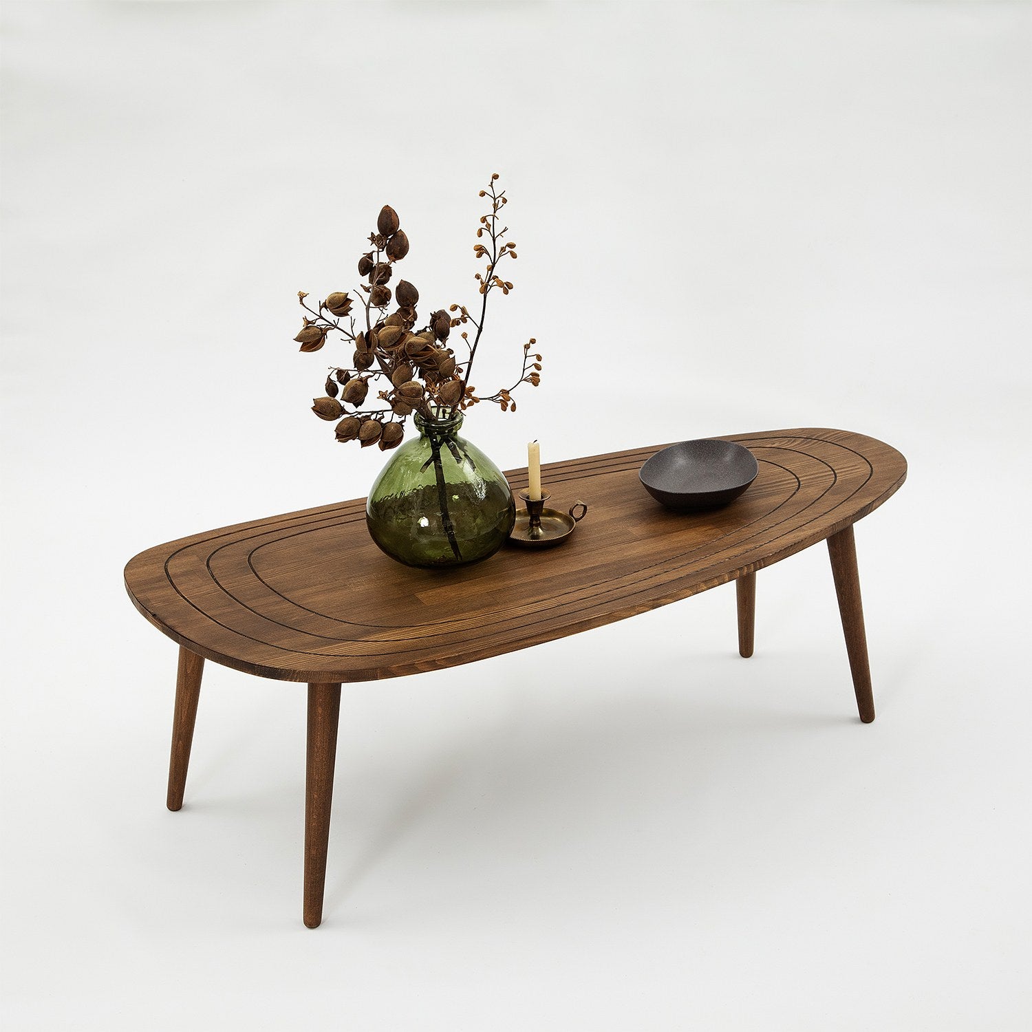 Sweet - Walnut in Walnuss präsentiert im Onlineshop von KAQTU Design AG. Beistelltisch ist von Hanah Home