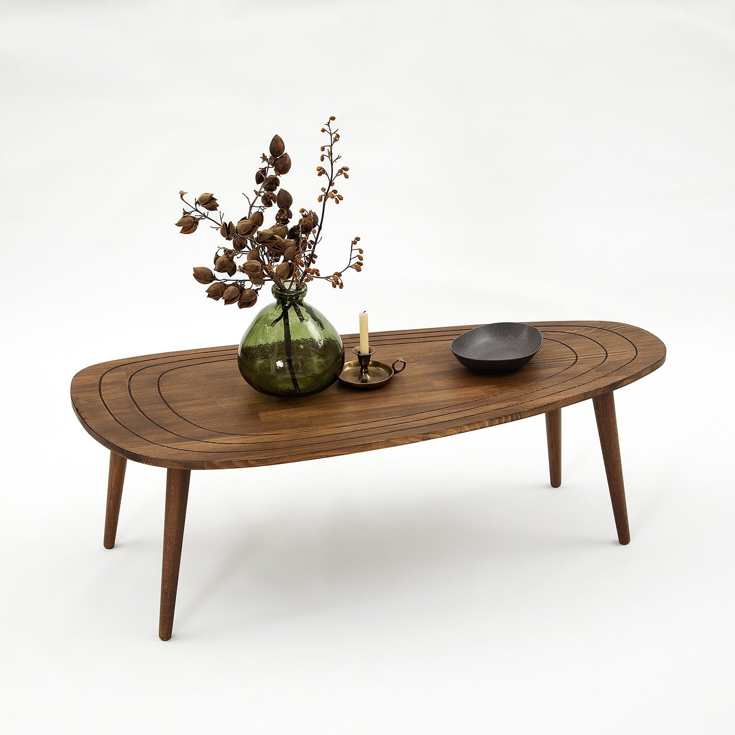 Sweet - Walnut in Walnuss präsentiert im Onlineshop von KAQTU Design AG. Beistelltisch ist von Hanah Home
