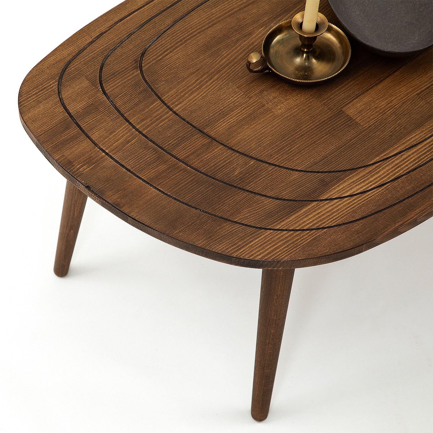 Sweet - Walnut in Walnuss präsentiert im Onlineshop von KAQTU Design AG. Beistelltisch ist von Hanah Home
