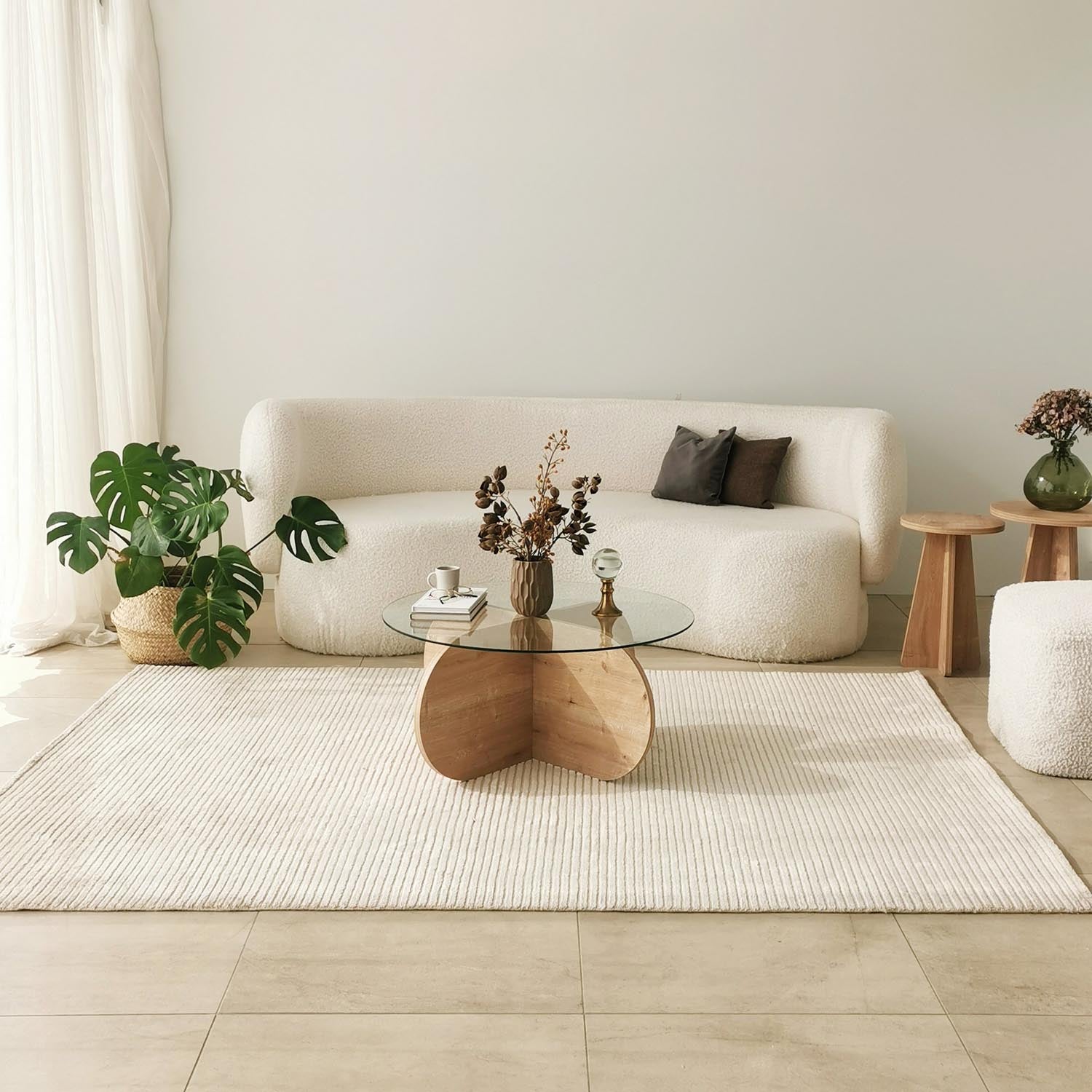 Bubble - Sapphire Oak in Saphir- Eiche präsentiert im Onlineshop von KAQTU Design AG. Beistelltisch ist von Hanah Home