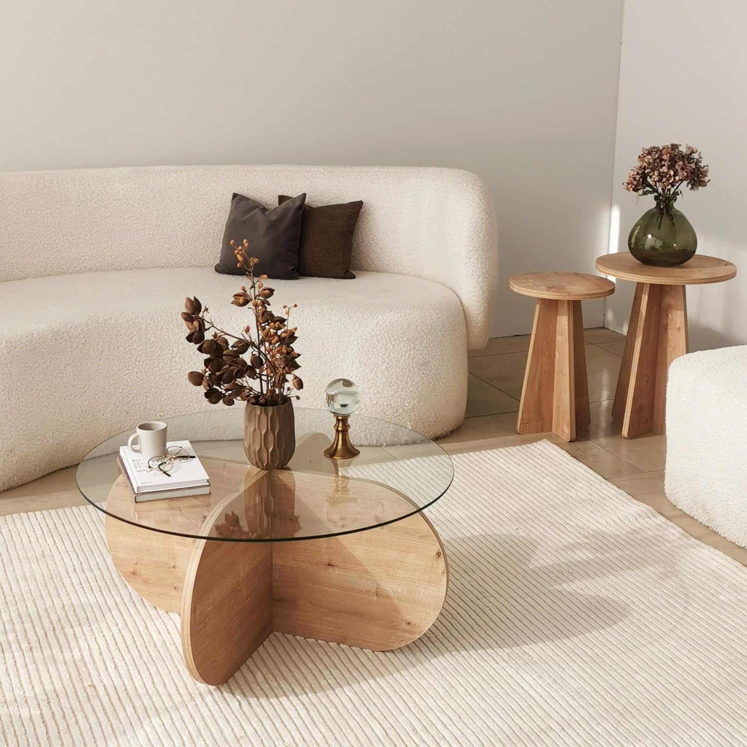 Bubble - Sapphire Oak in Saphir- Eiche präsentiert im Onlineshop von KAQTU Design AG. Beistelltisch ist von Hanah Home