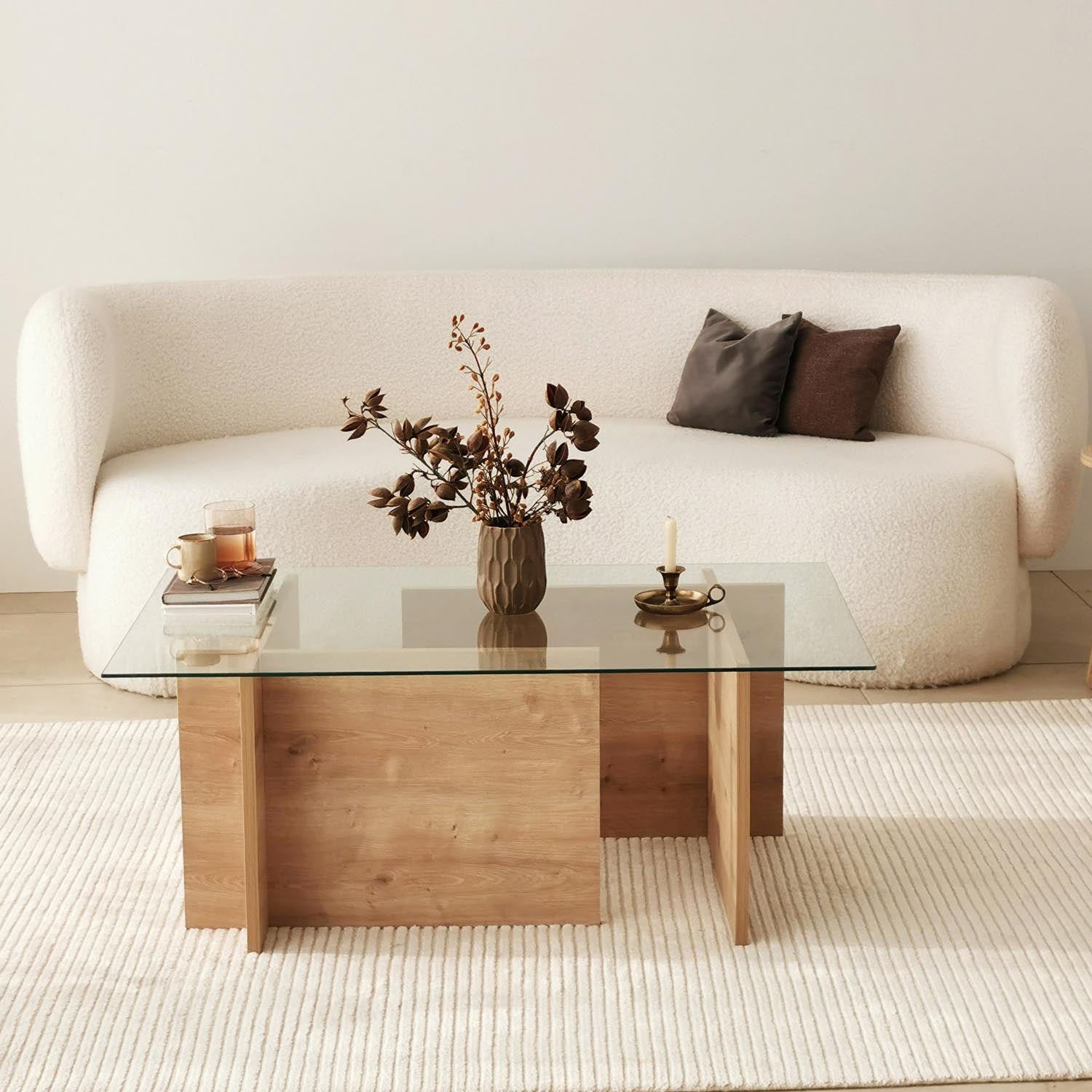 Escape - Sapphire Oak in Saphir- Eiche präsentiert im Onlineshop von KAQTU Design AG. Beistelltisch ist von Hanah Home