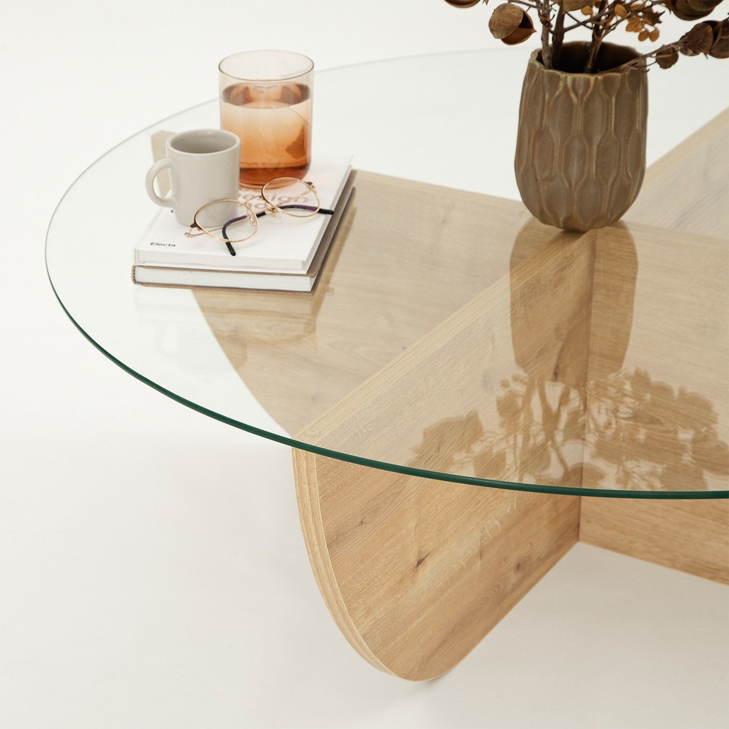 Lily - Sapphire Oak in Saphir- Eiche präsentiert im Onlineshop von KAQTU Design AG. Beistelltisch ist von Hanah Home