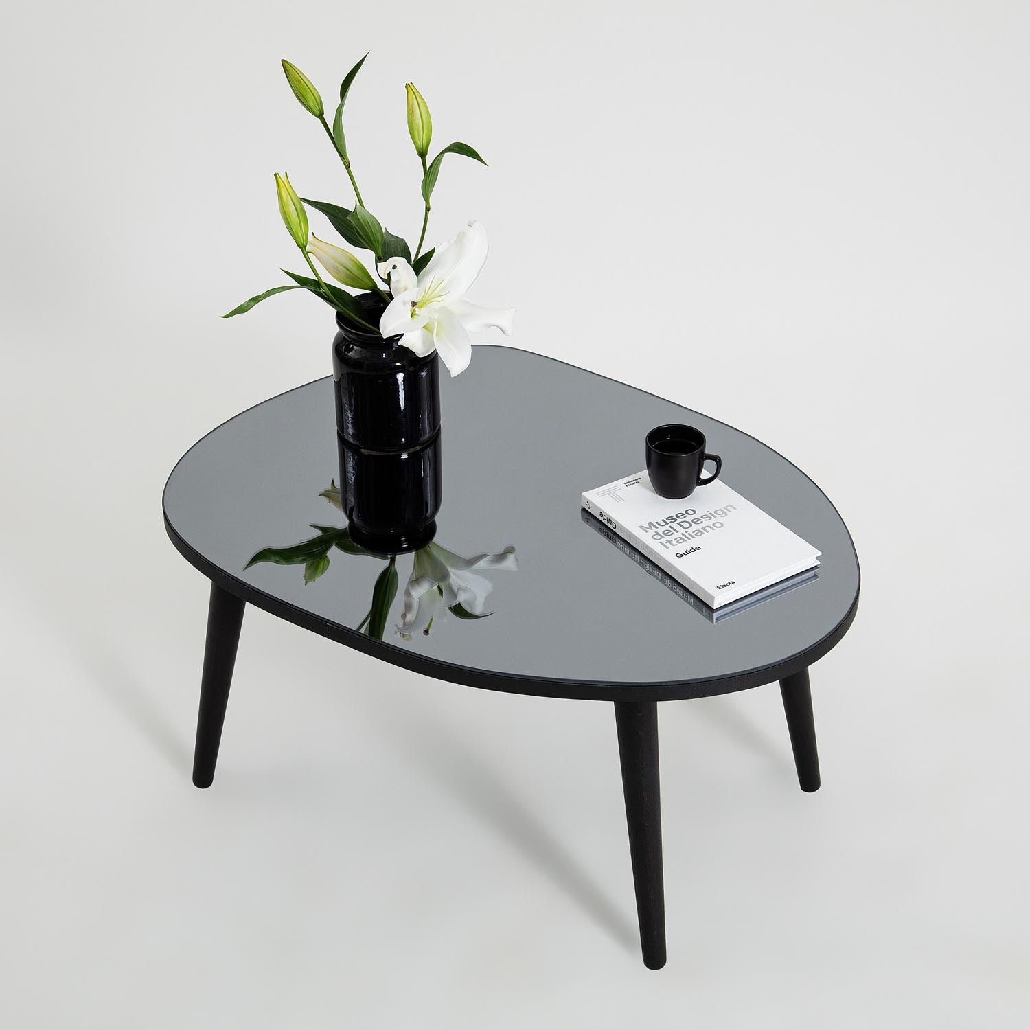 Gusto - Black, Fume in Schwarz
 Rauch präsentiert im Onlineshop von KAQTU Design AG. Beistelltisch ist von Hanah Home