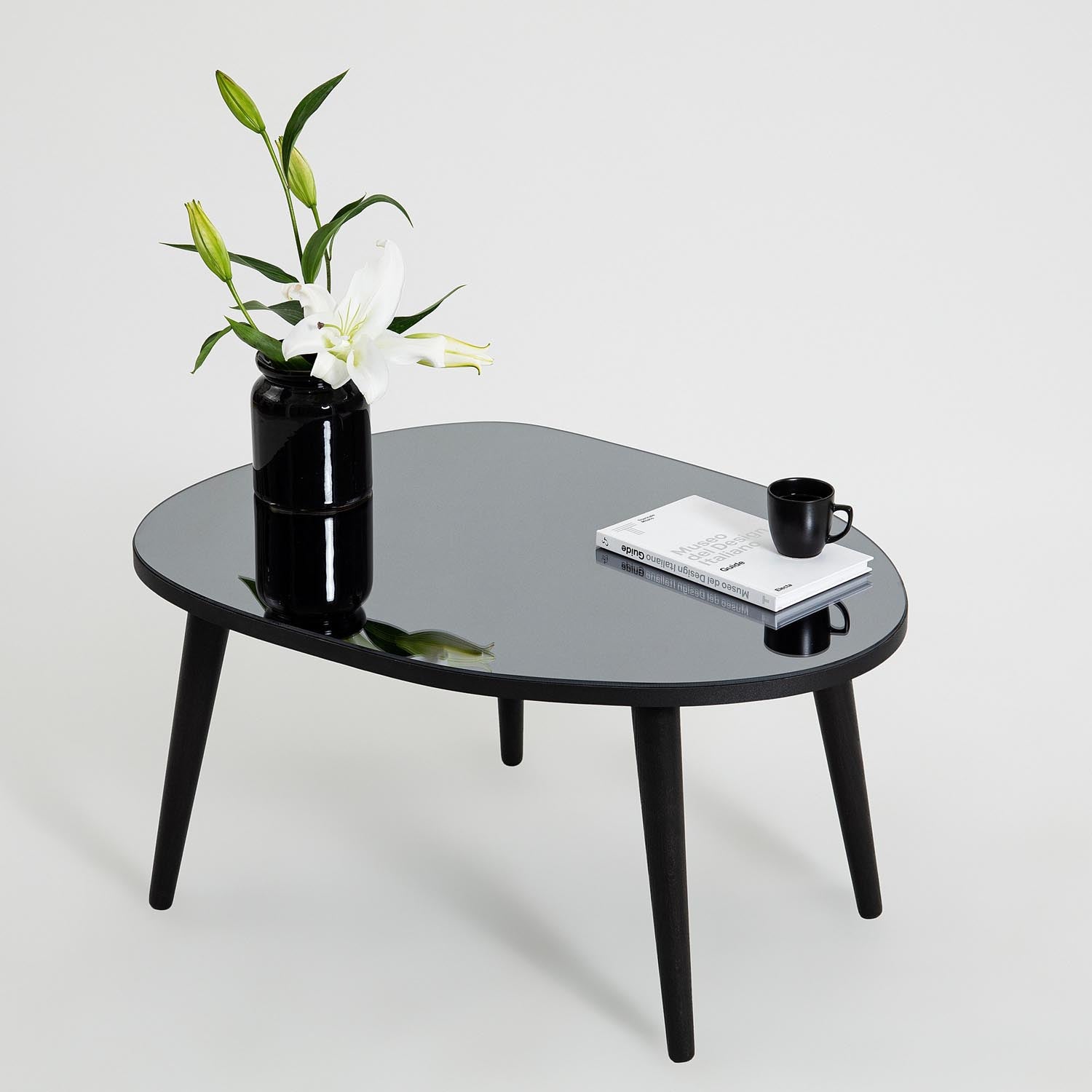 Gusto - Black, Fume in Schwarz
 Rauch präsentiert im Onlineshop von KAQTU Design AG. Beistelltisch ist von Hanah Home