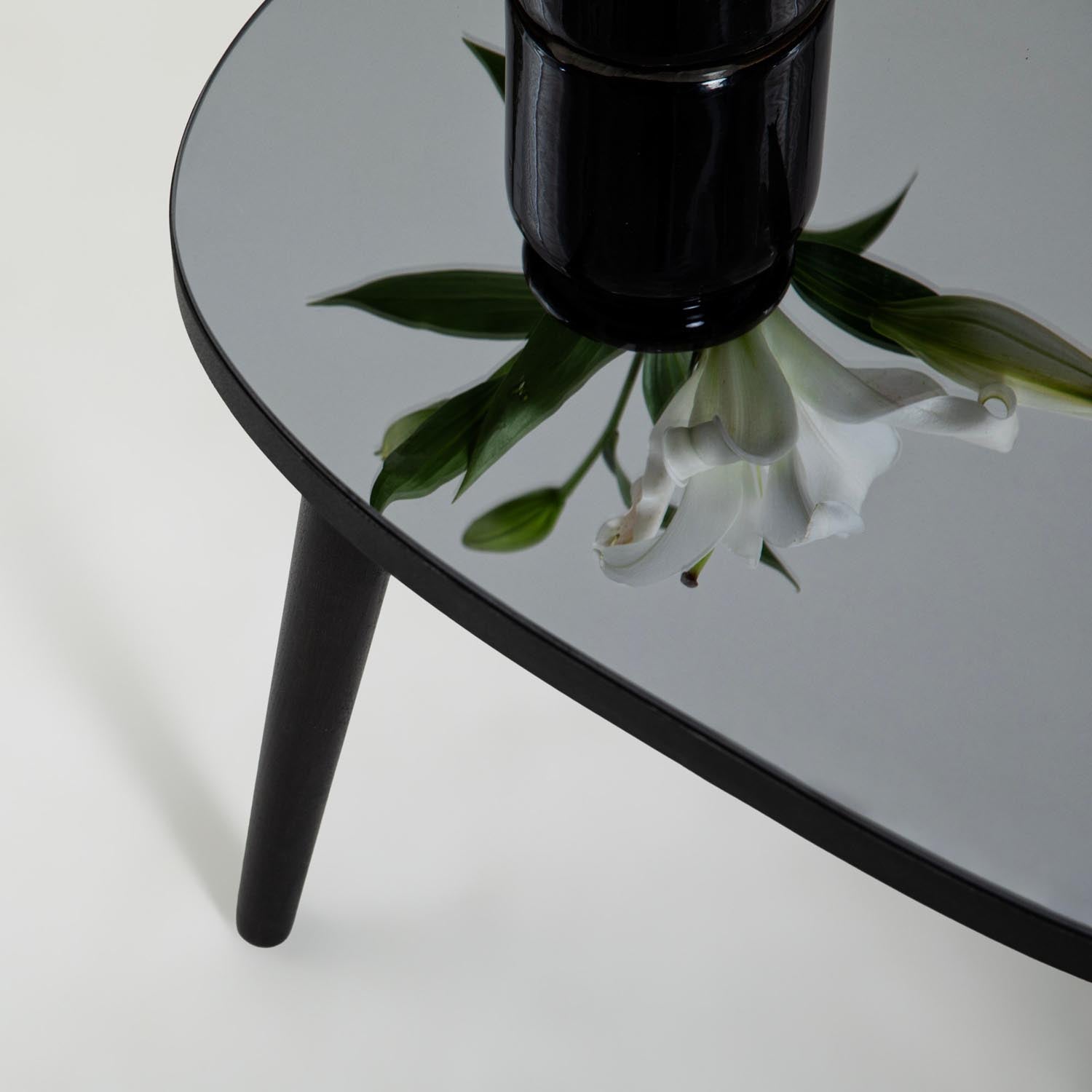 Gusto - Black, Fume in Schwarz
 Rauch präsentiert im Onlineshop von KAQTU Design AG. Beistelltisch ist von Hanah Home