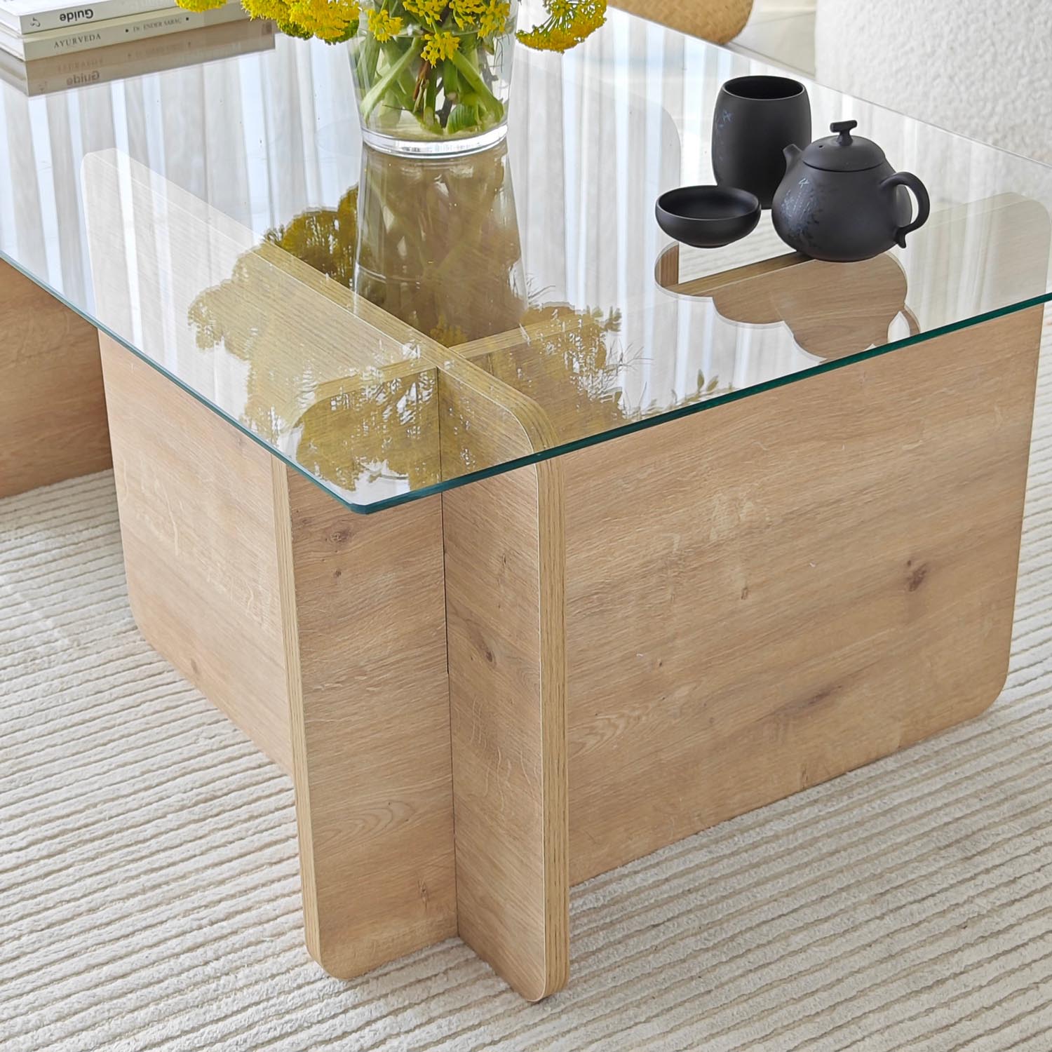 Giona - Sapphire in Saphir präsentiert im Onlineshop von KAQTU Design AG. Beistelltisch ist von Hanah Home
