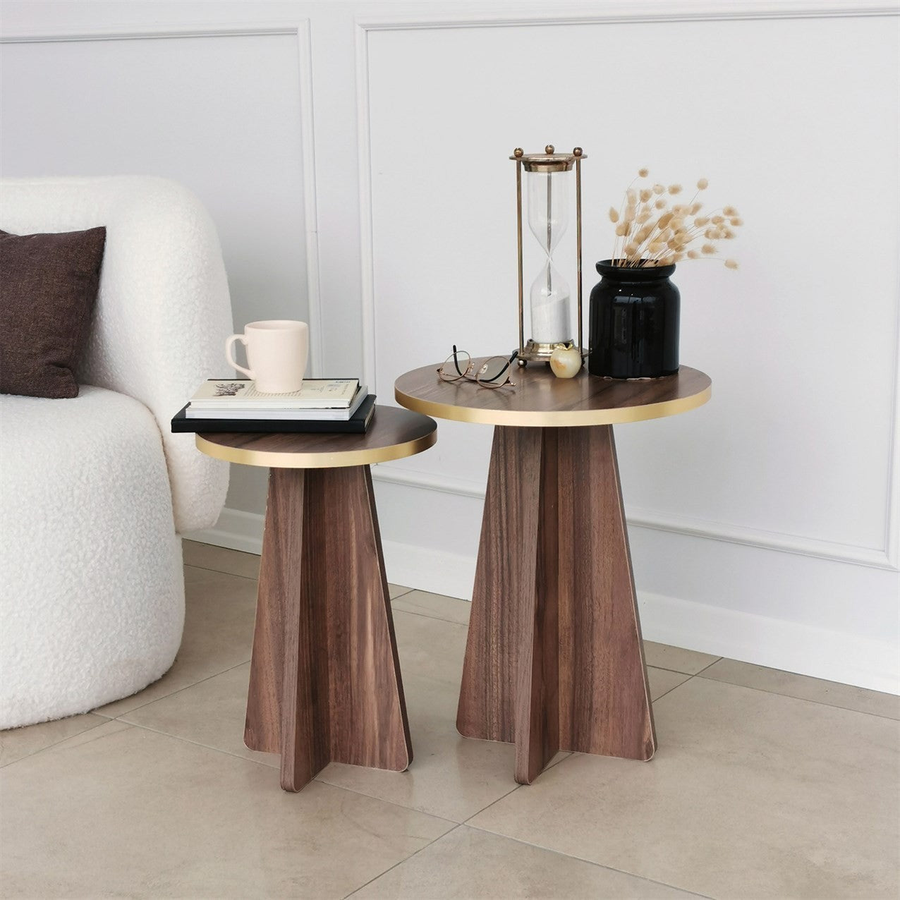 Mushroom 2 - Gold, Walnut in Gold
 Walnuss präsentiert im Onlineshop von KAQTU Design AG. Beistelltisch ist von Hanah Home