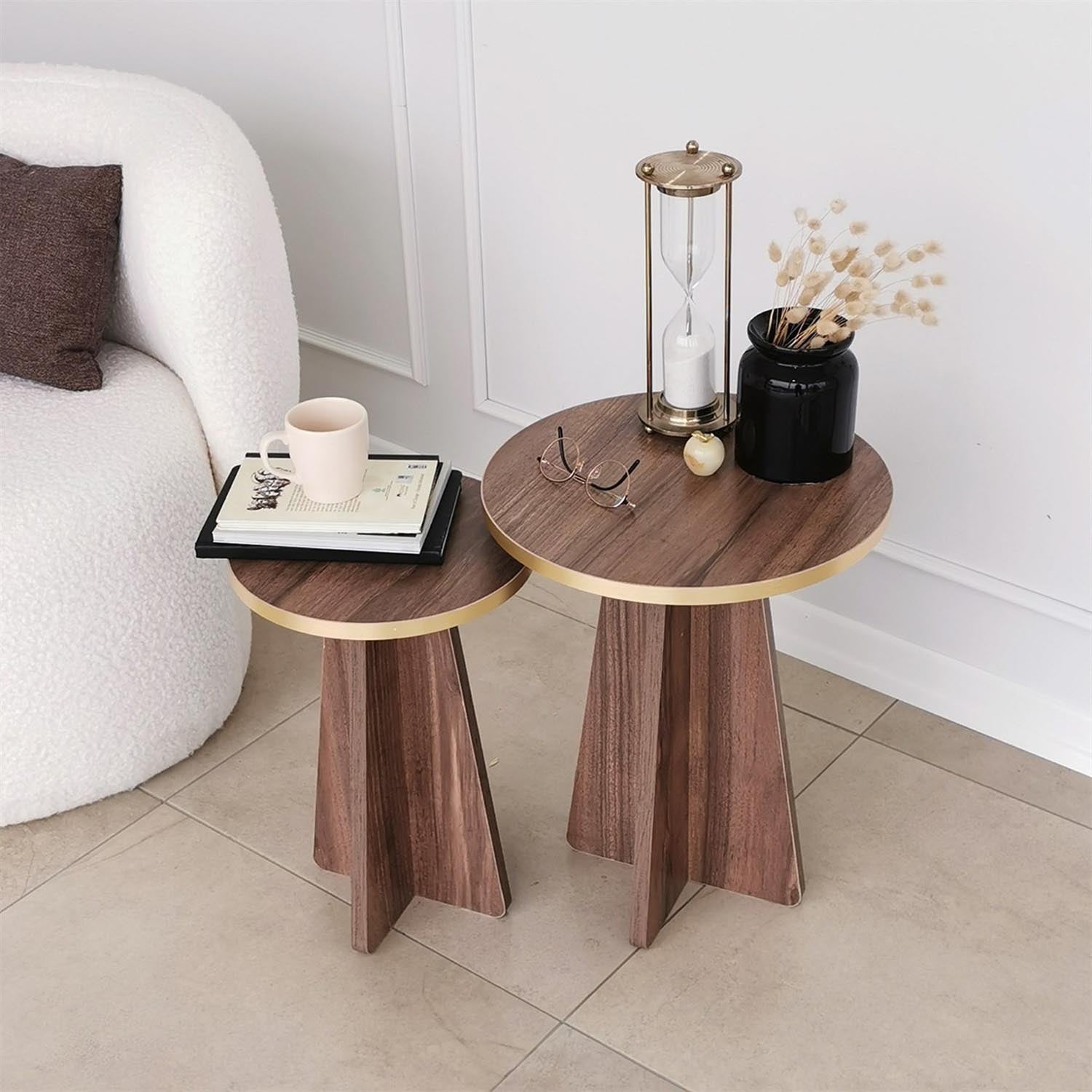 Mushroom 2 - Gold, Walnut in Gold
 Walnuss präsentiert im Onlineshop von KAQTU Design AG. Beistelltisch ist von Hanah Home