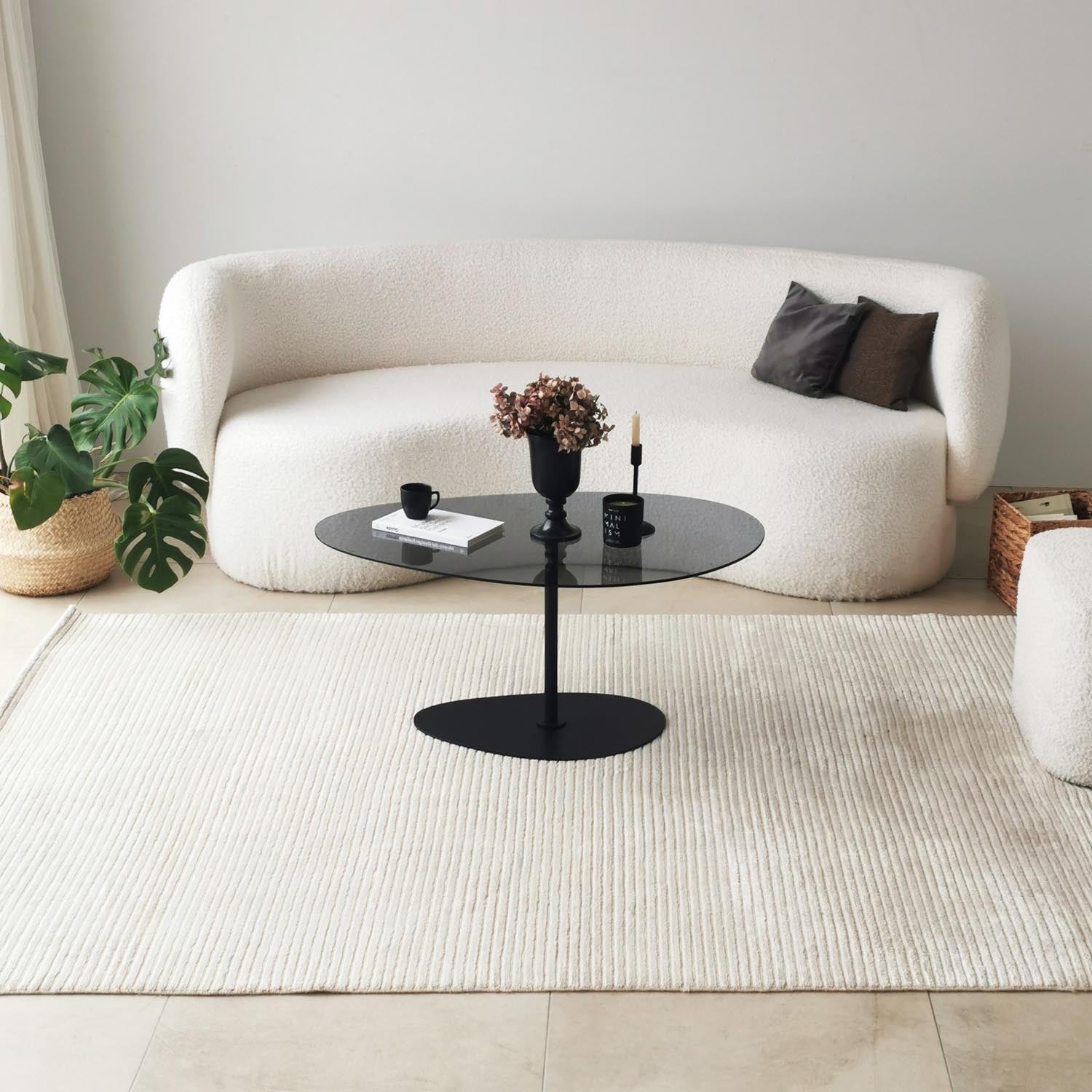 Porto - Dark Grey, Black in Dunkelgrau Schwarz präsentiert im Onlineshop von KAQTU Design AG. Beistelltisch ist von Hanah Home