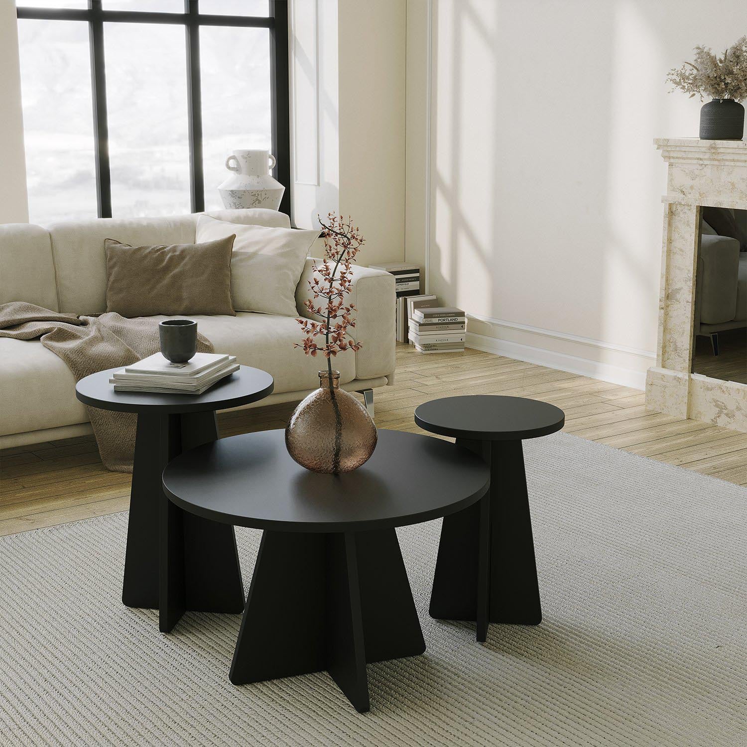 Mushroom 3 - Black in Schwarz präsentiert im Onlineshop von KAQTU Design AG. Beistelltisch ist von Hanah Home