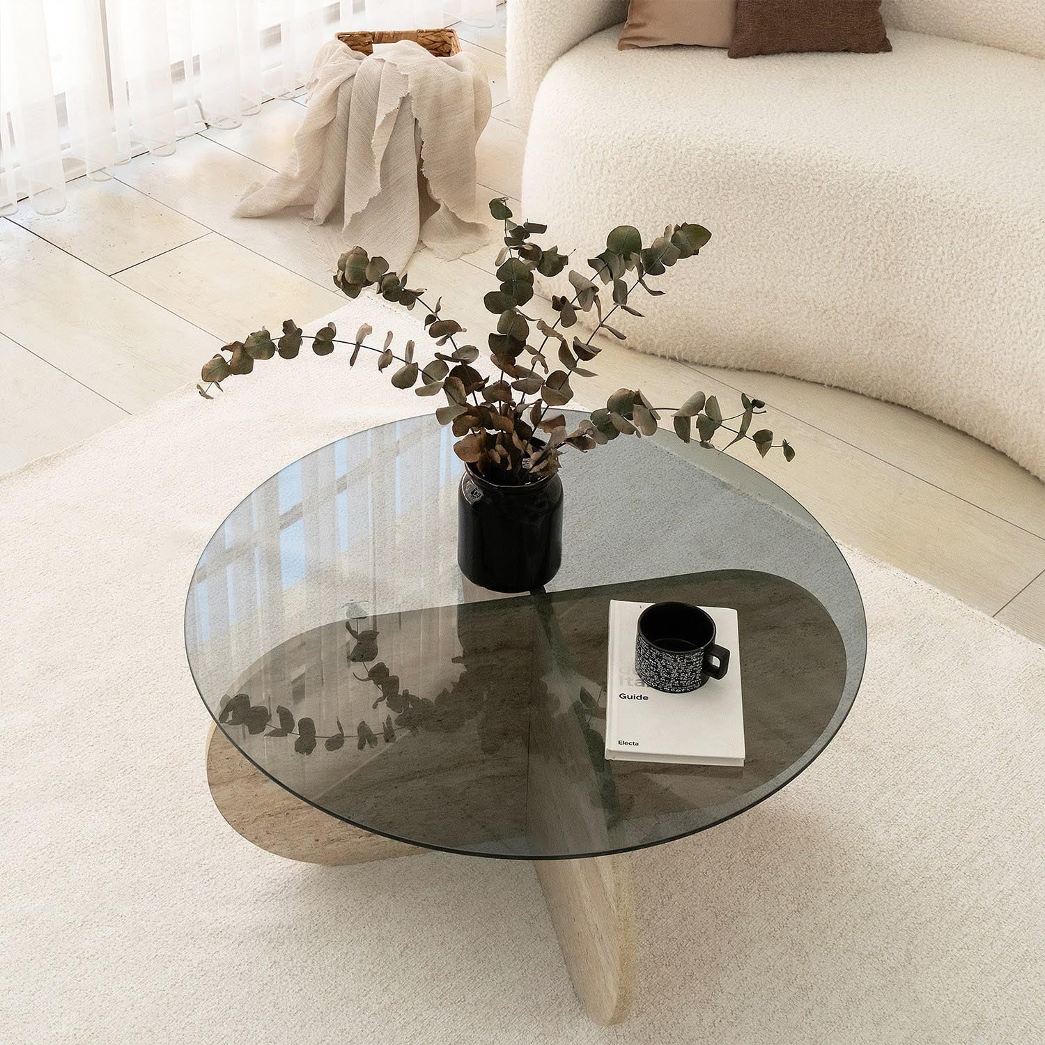 Bubble - Fume in Travertin Fume präsentiert im Onlineshop von KAQTU Design AG. Beistelltisch ist von Hanah Home