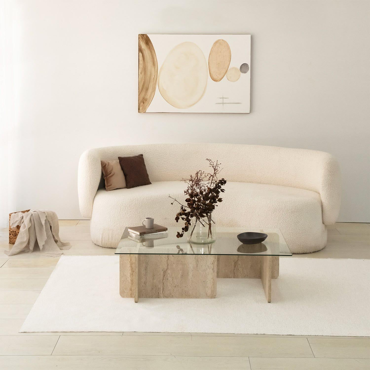 Escape - Travertine in Travertin präsentiert im Onlineshop von KAQTU Design AG. Beistelltisch ist von Hanah Home