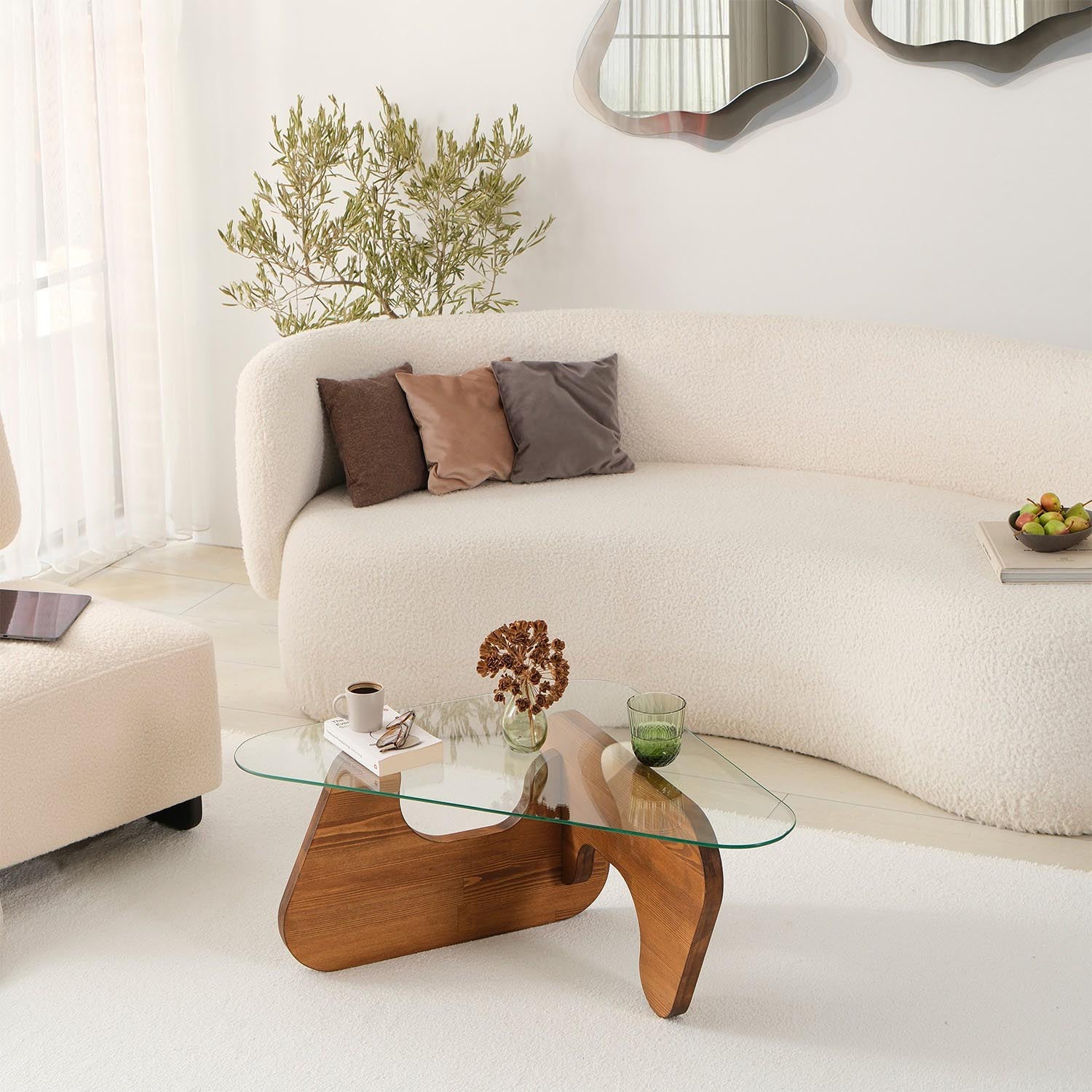Freya - Chesnut in Kastanie präsentiert im Onlineshop von KAQTU Design AG. Beistelltisch ist von Hanah Home