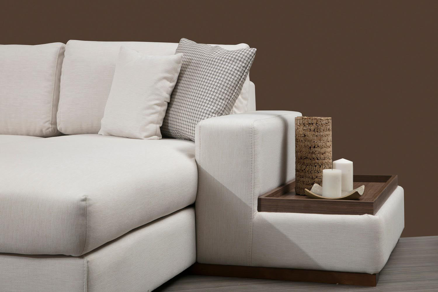 Loop 9 in Weiss präsentiert im Onlineshop von KAQTU Design AG. Ecksofa ist von Atelier Del Sofa