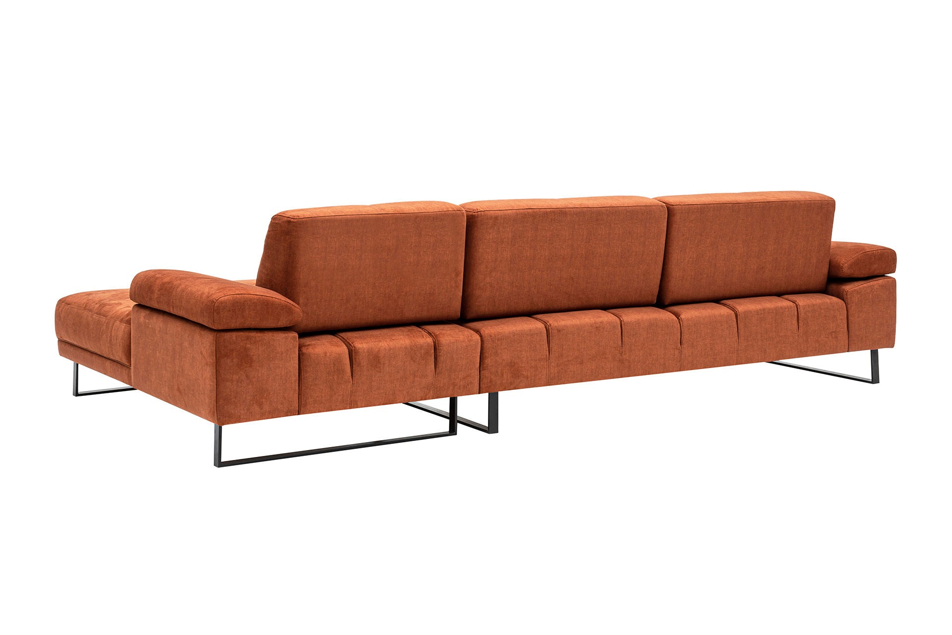 Mustang Large Right - Orange in Orange präsentiert im Onlineshop von KAQTU Design AG. Ecksofa ist von Atelier Del Sofa