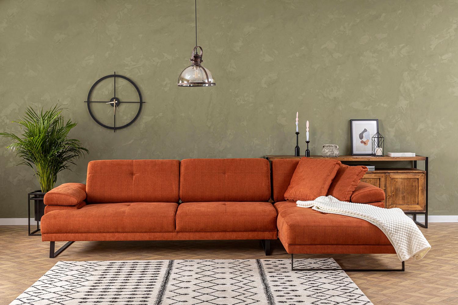 Mustang Large Right - Orange in Orange präsentiert im Onlineshop von KAQTU Design AG. Ecksofa ist von Atelier Del Sofa