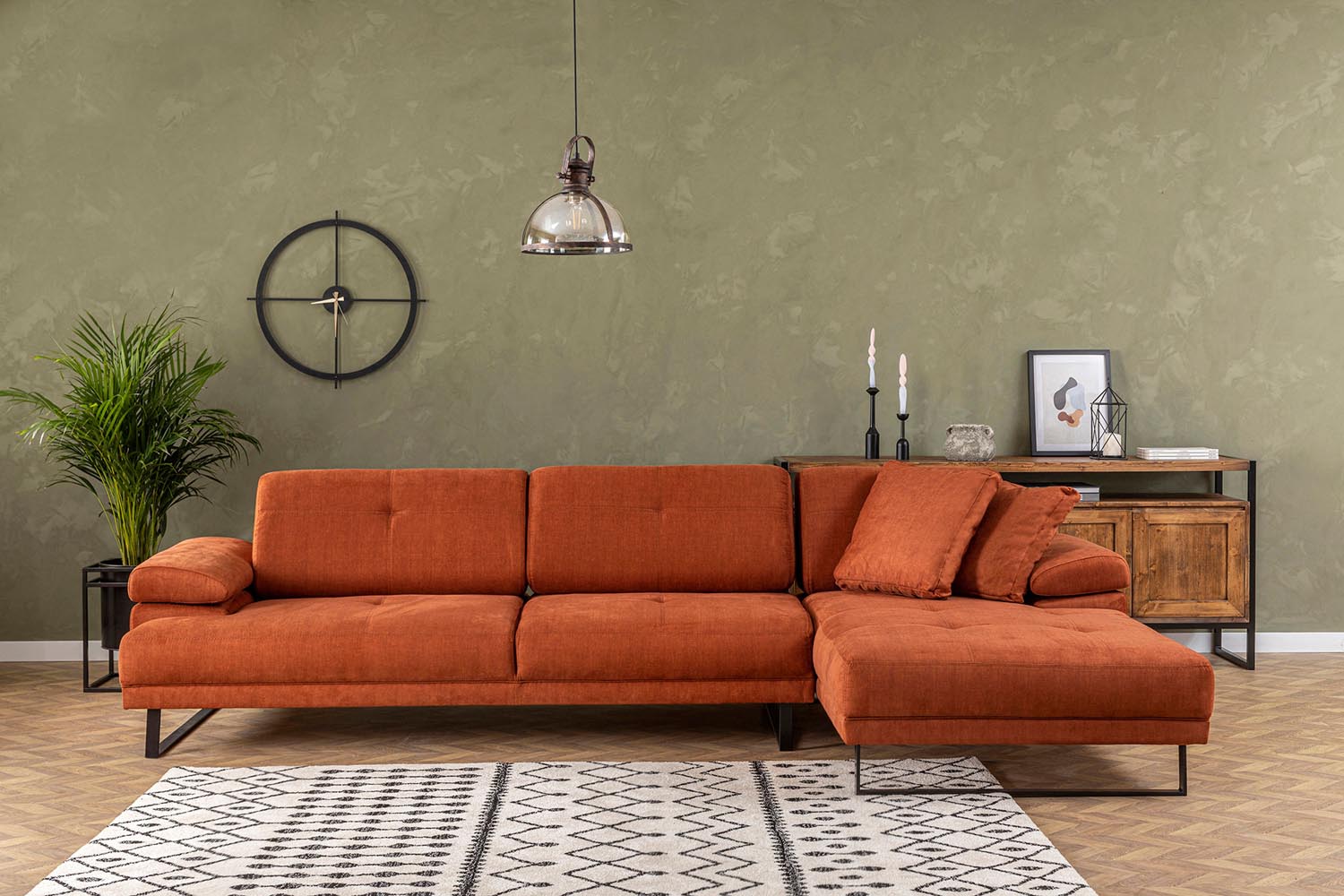 Mustang Large Right - Orange in Orange präsentiert im Onlineshop von KAQTU Design AG. Ecksofa ist von Atelier Del Sofa
