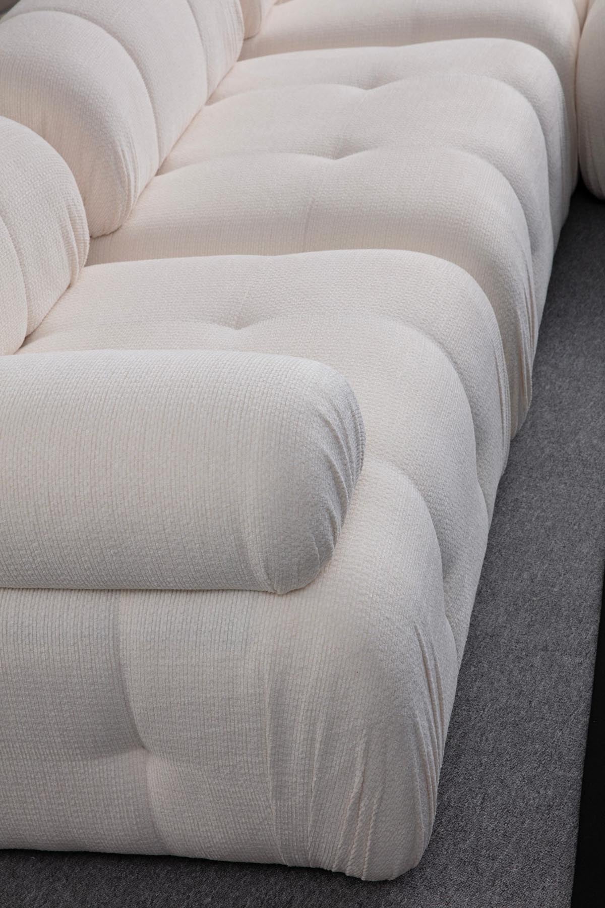 Petite 3 - White in Weiss präsentiert im Onlineshop von KAQTU Design AG. Ecksofa ist von Atelier Del Sofa