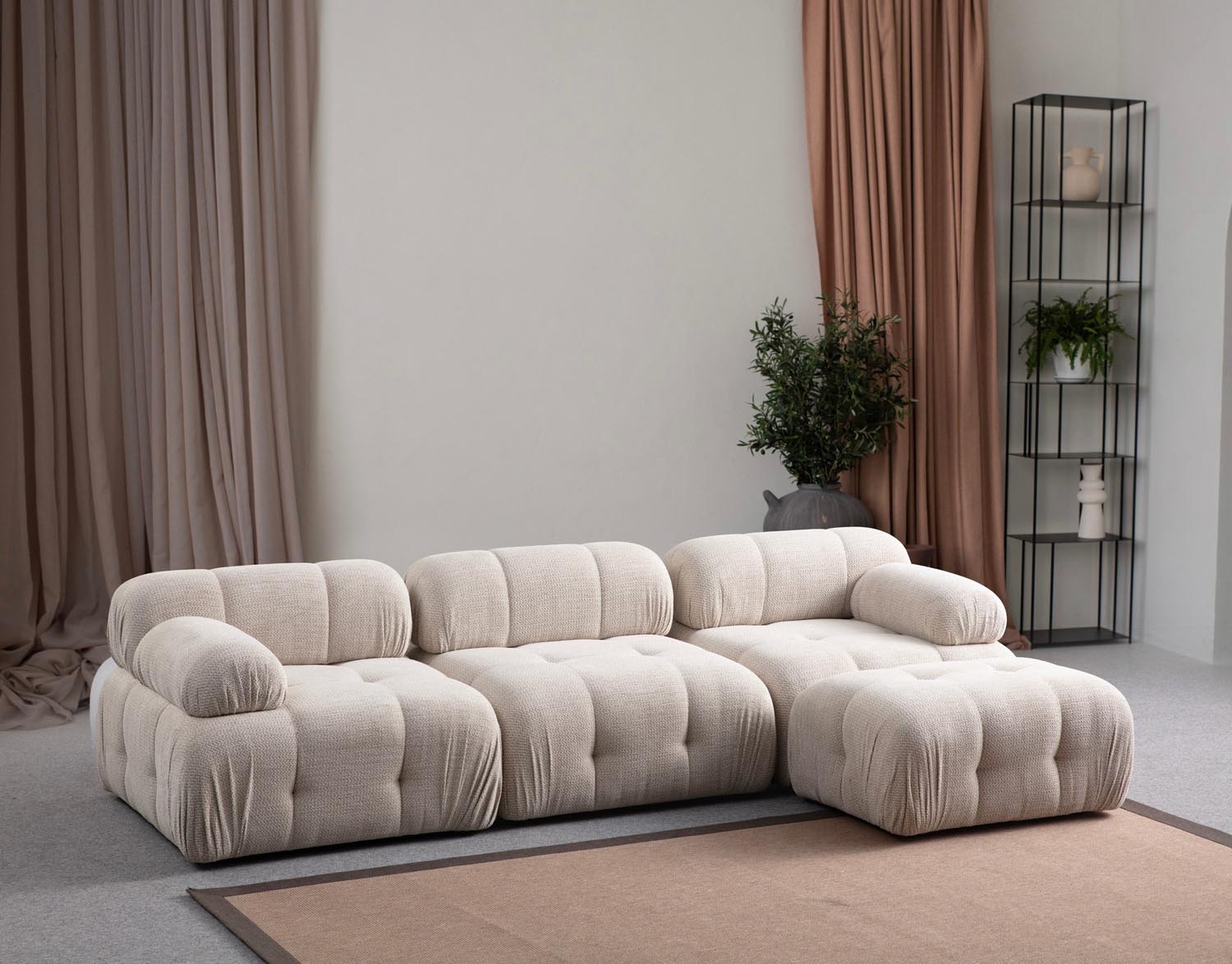 Petite 3 - Cream in Sahne präsentiert im Onlineshop von KAQTU Design AG. Ecksofa ist von Atelier Del Sofa