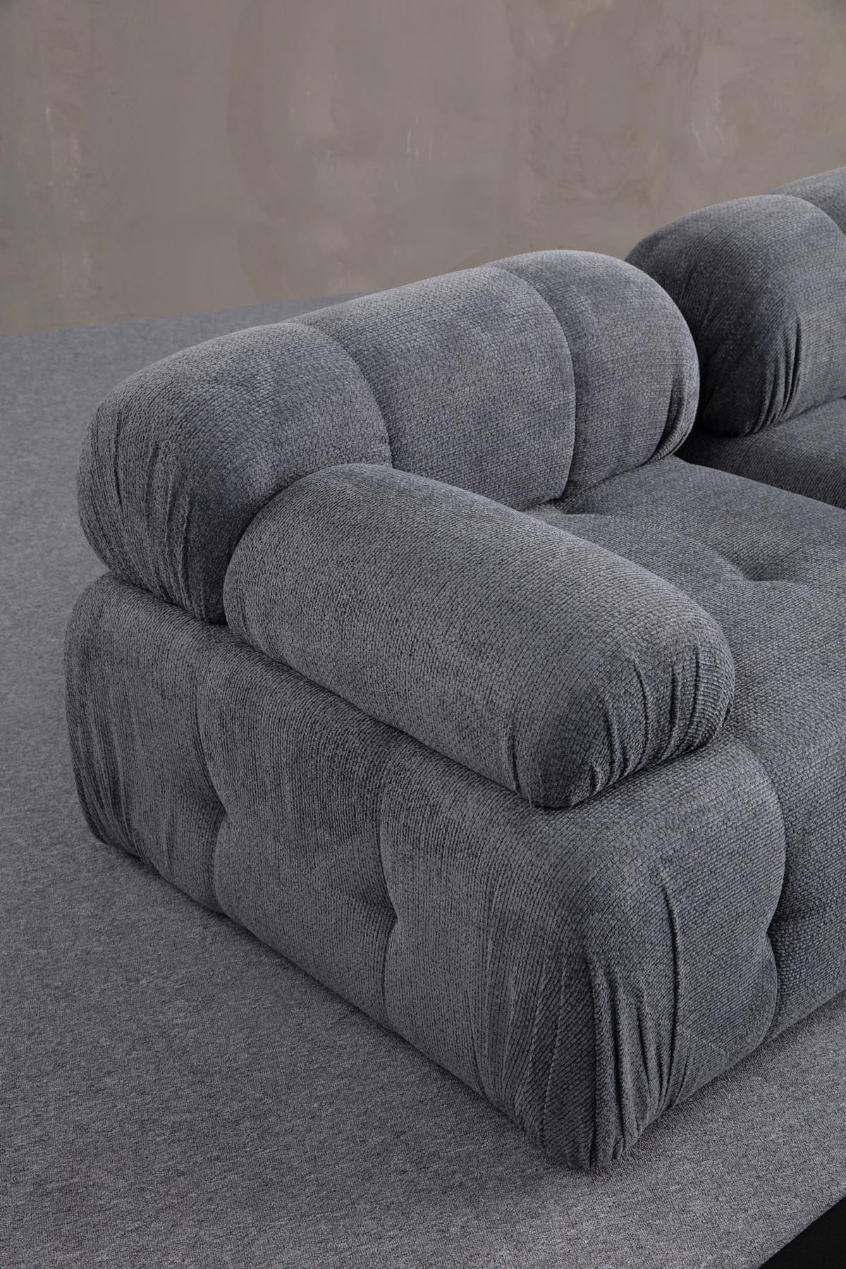 Petite 3 - Grey in Grau präsentiert im Onlineshop von KAQTU Design AG. Ecksofa ist von Atelier Del Sofa