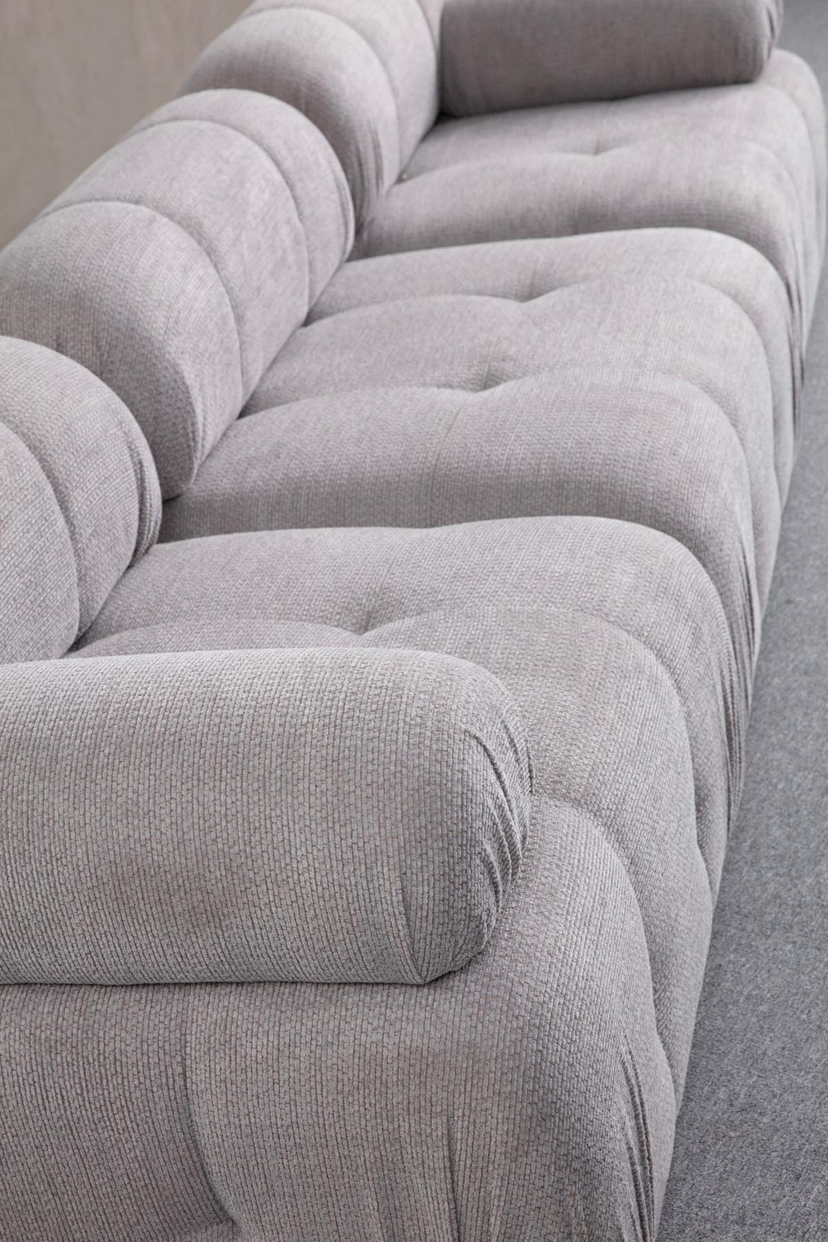 Petite 3 - Light Grey in Hellgrau präsentiert im Onlineshop von KAQTU Design AG. Ecksofa ist von Atelier Del Sofa