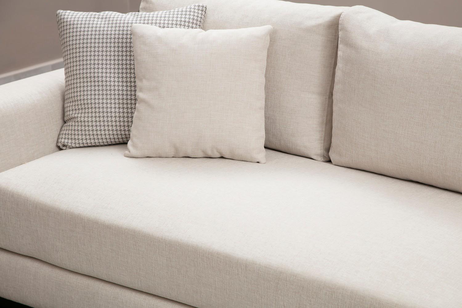 Line 2 Seater in Beige präsentiert im Onlineshop von KAQTU Design AG. 2er Sofa ist von Atelier Del Sofa