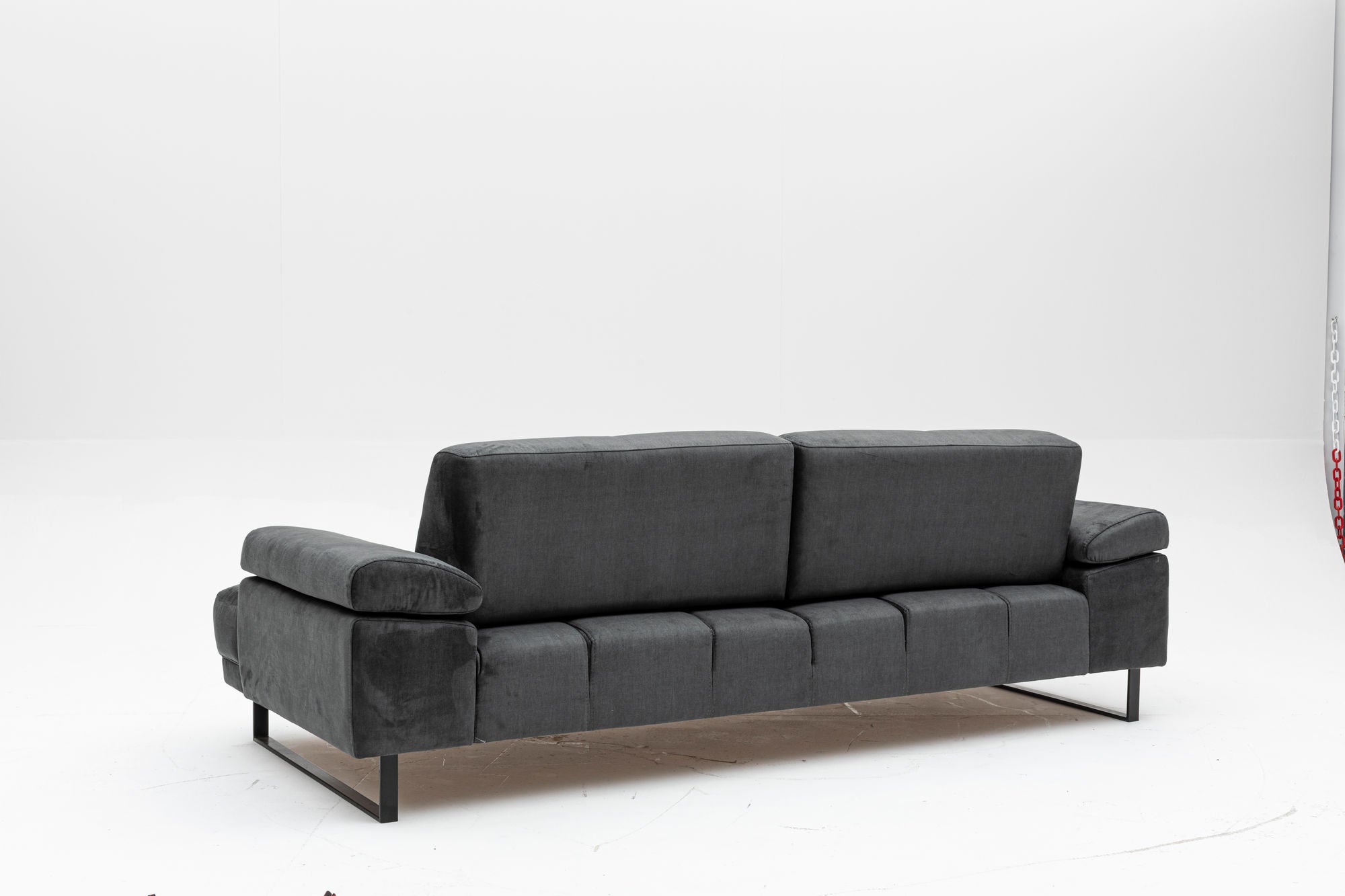 Mustang - Anthracite in Anthrazit präsentiert im Onlineshop von KAQTU Design AG. Bettsofa ist von Atelier Del Sofa
